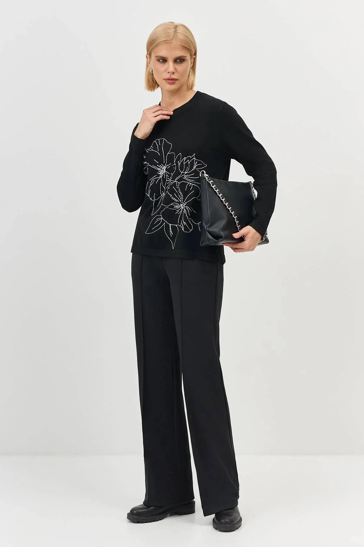 Джемпер с контрастной вышивкой, 46