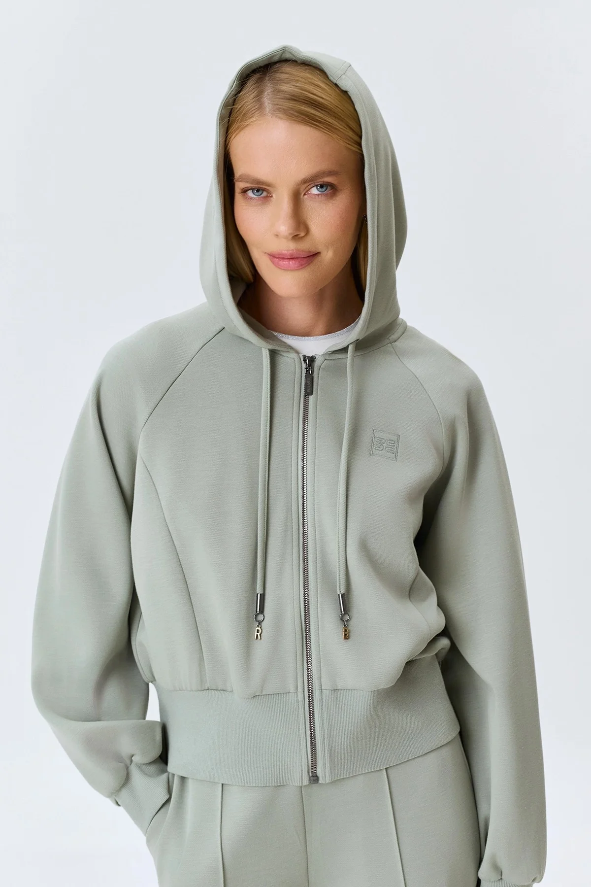 Укороченный бомбер с капюшоном, 34