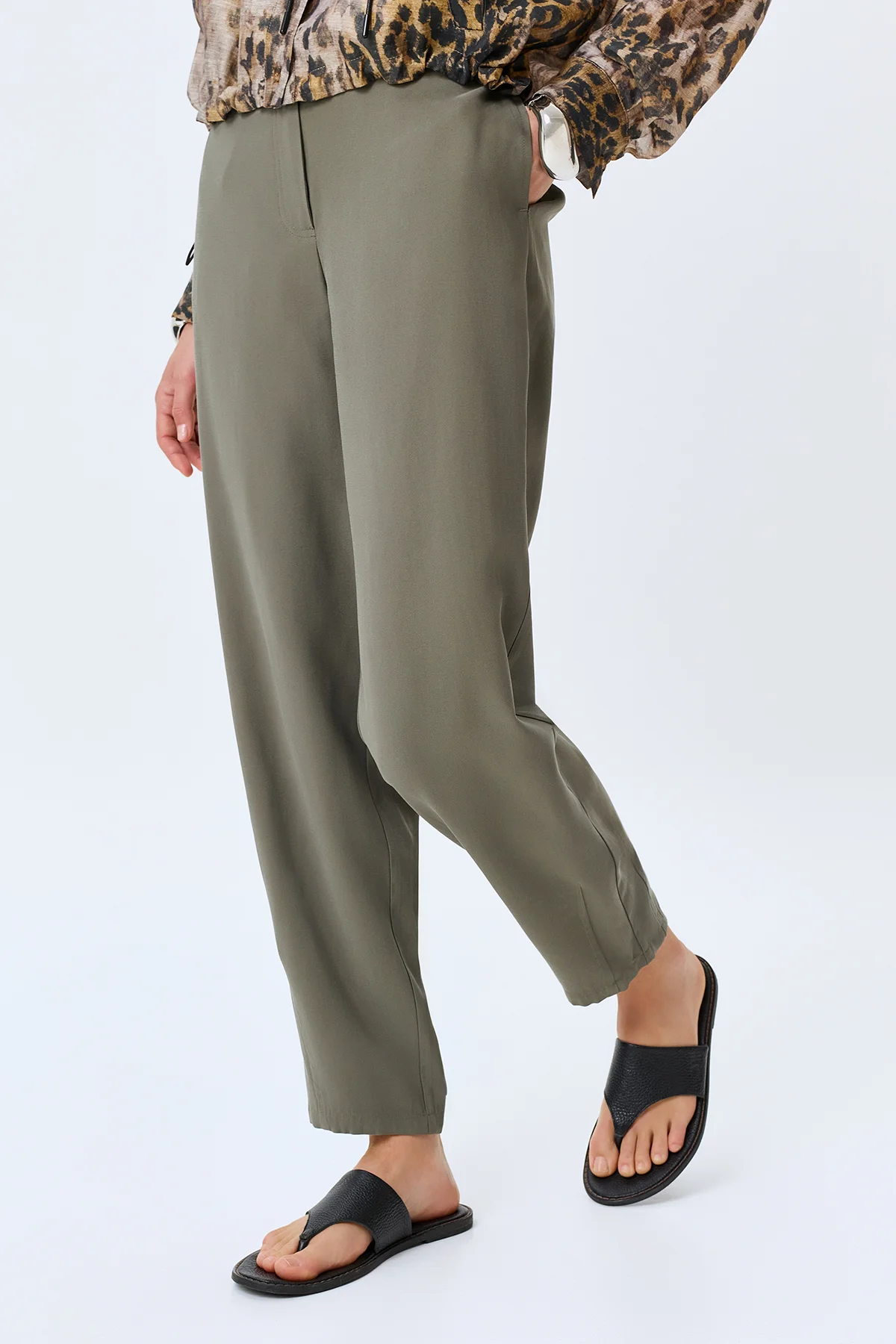 Зауженные брюки из вискозы, 42