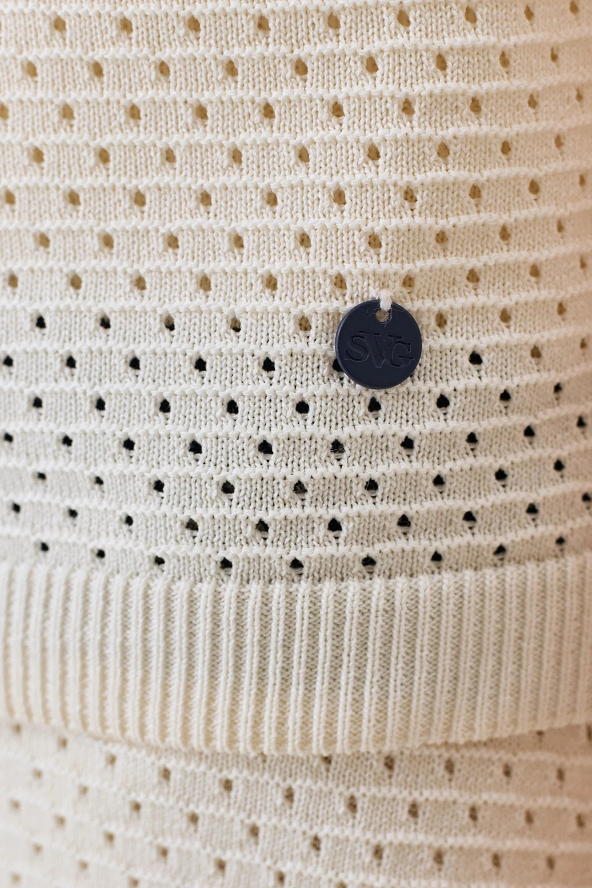 Ажурный топ с контрастными кантами, 44