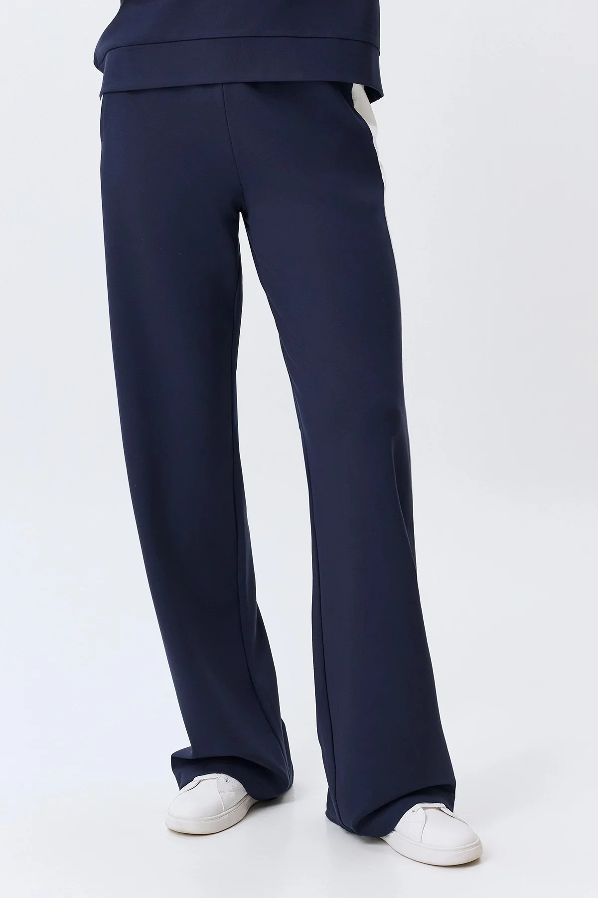 Джемпер с контрастными вставками, 48