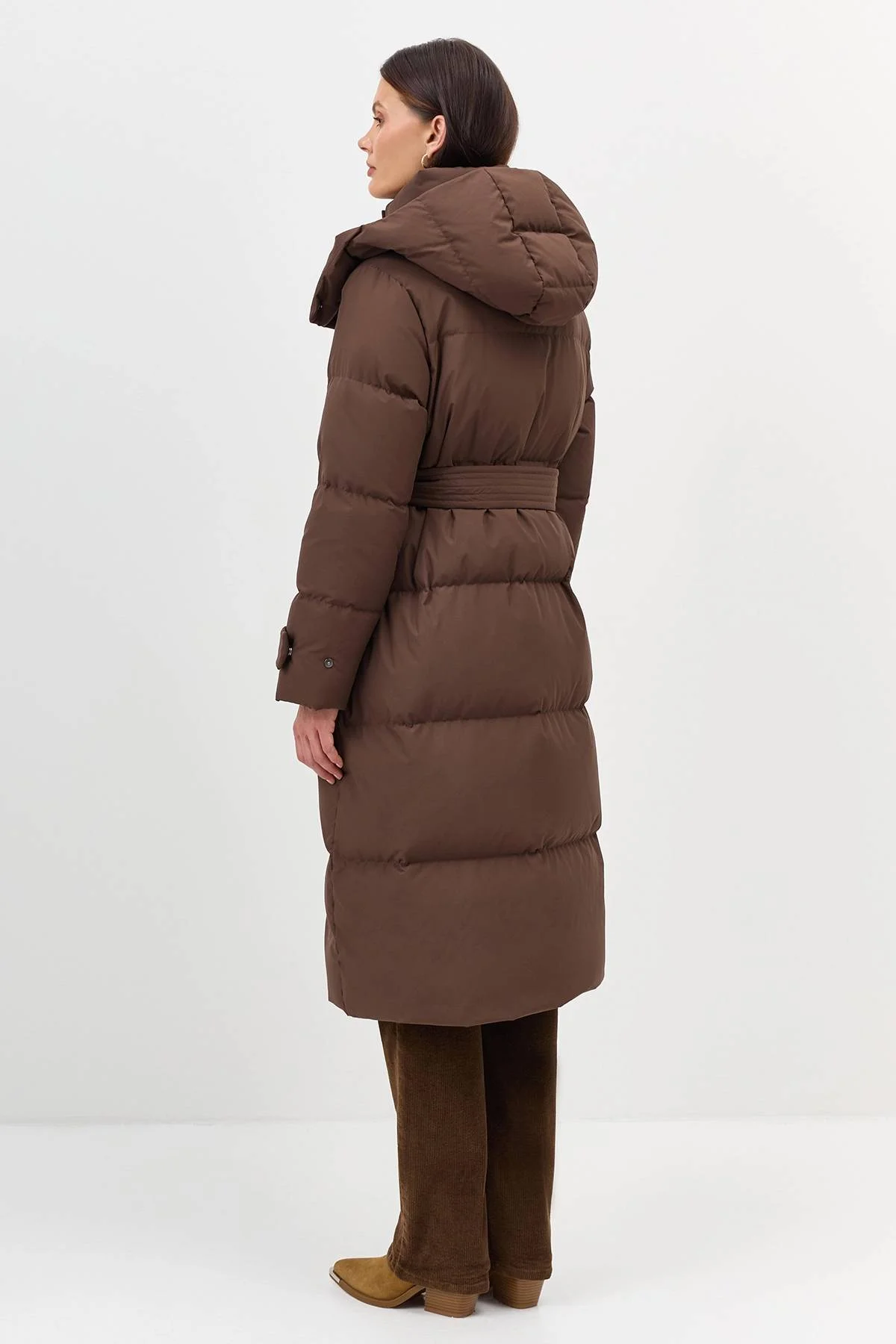 Приталенный пуховик со съемным капюшоном, 46