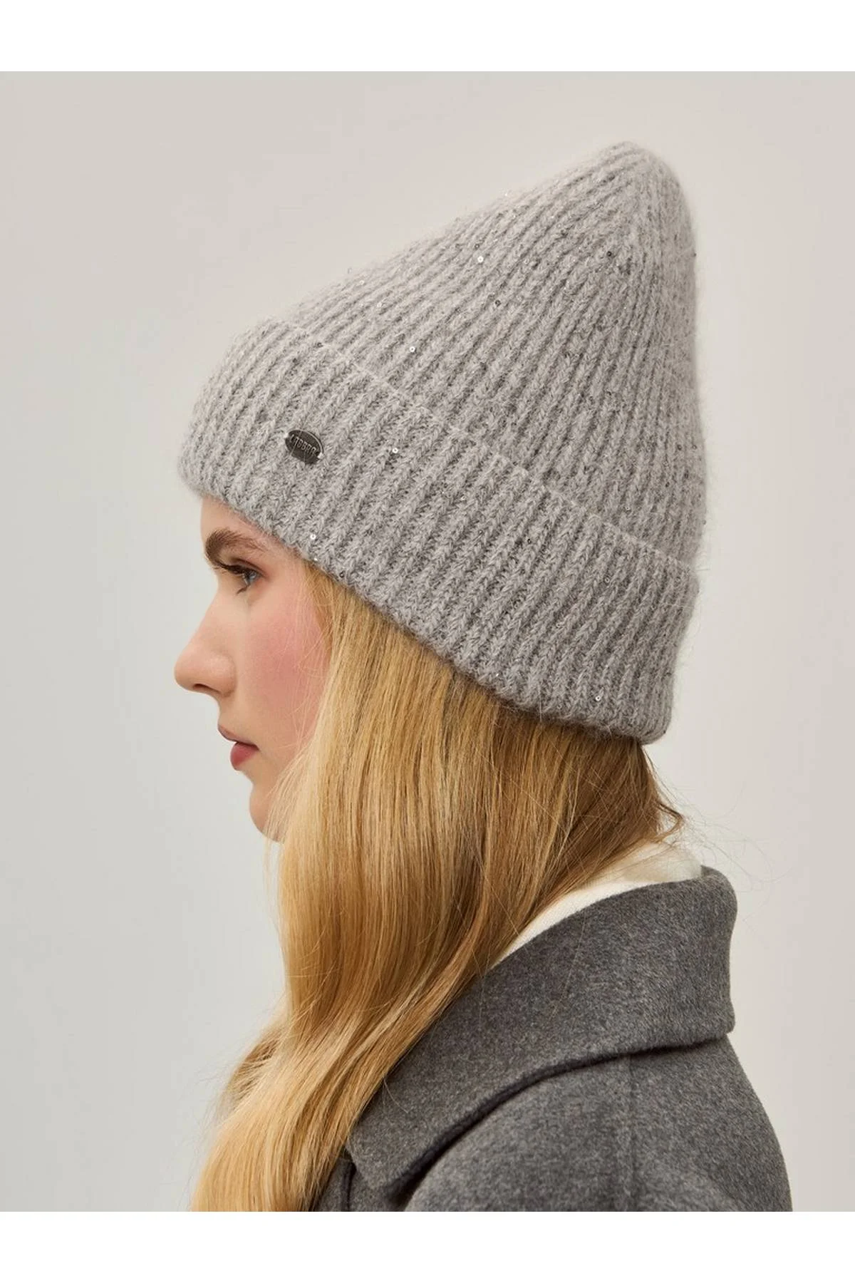 Шапка светло-серая, One