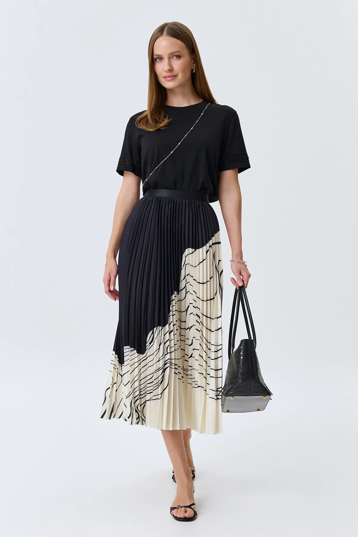 Футболка с декором на рукавах, 42