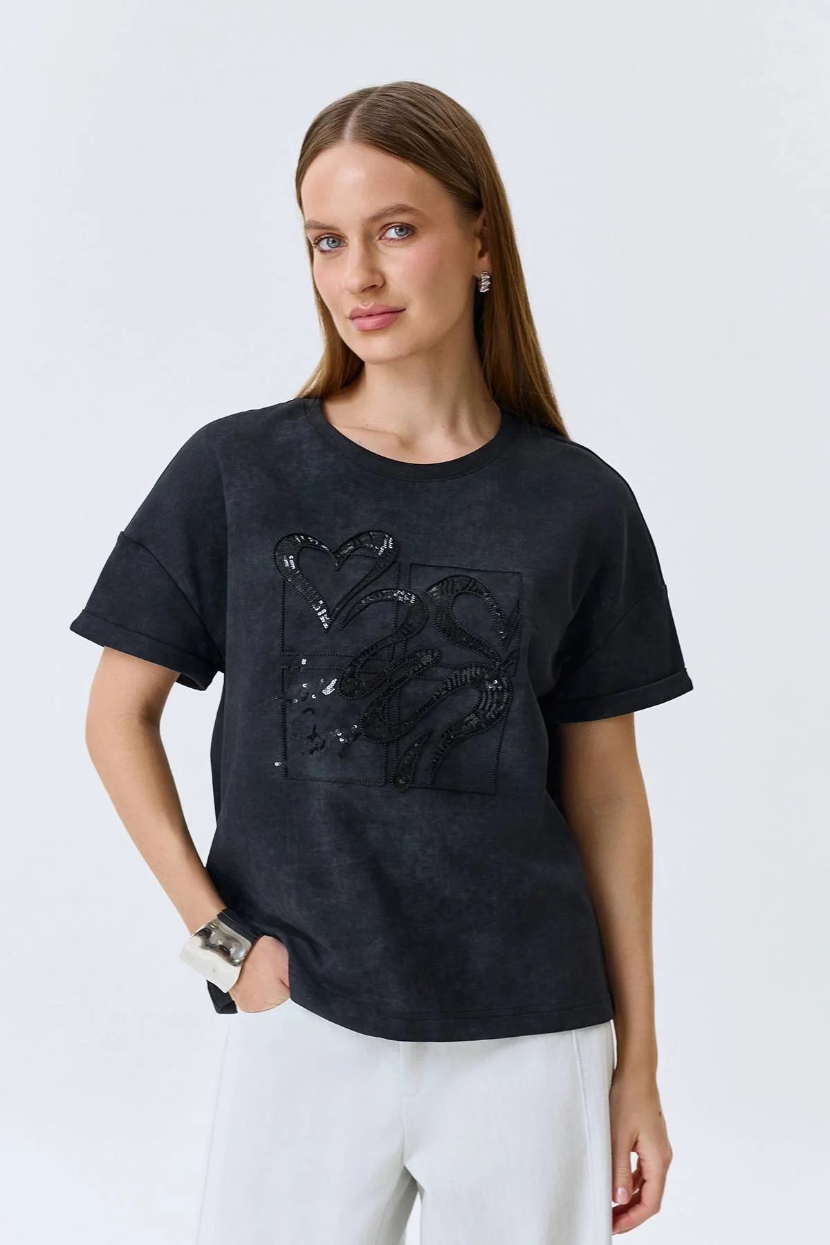 Футболка с фактурной мерцающей вышивкой, 46