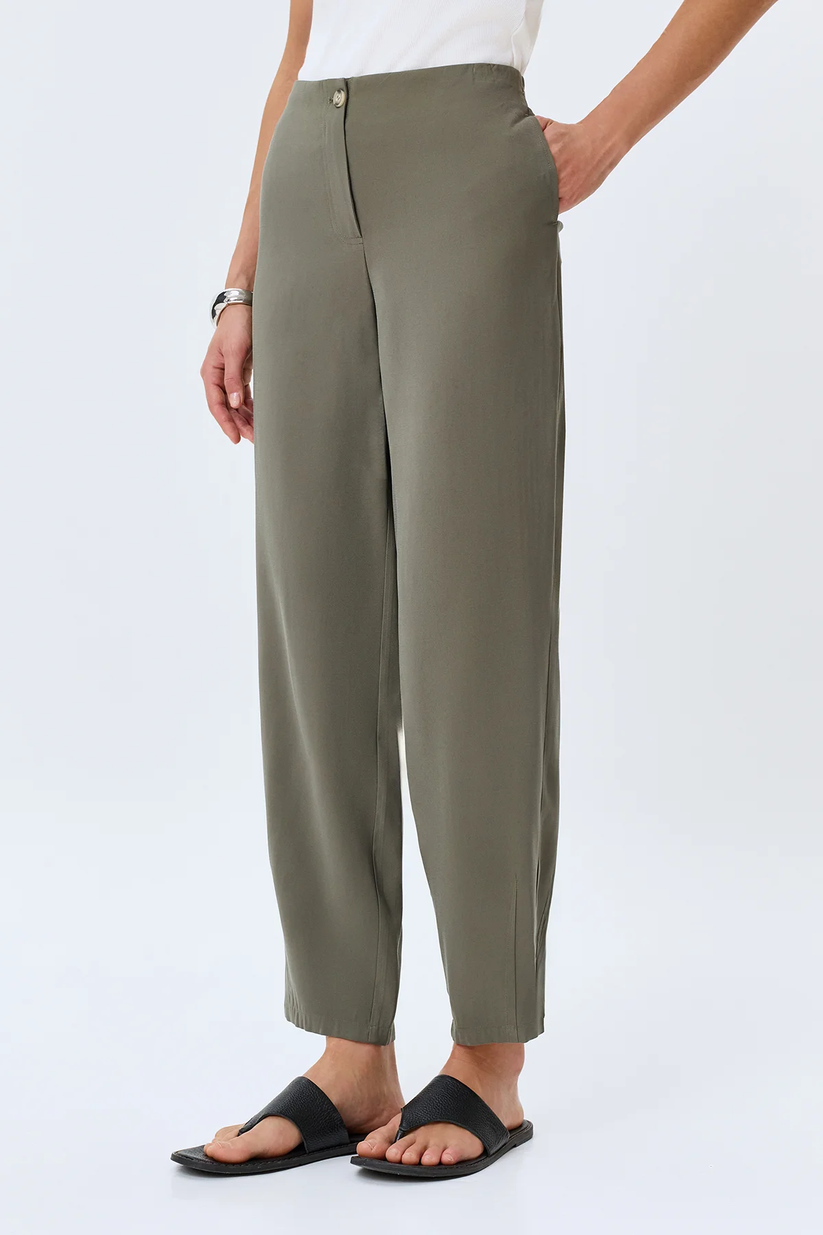 Зауженные брюки из вискозы, 52