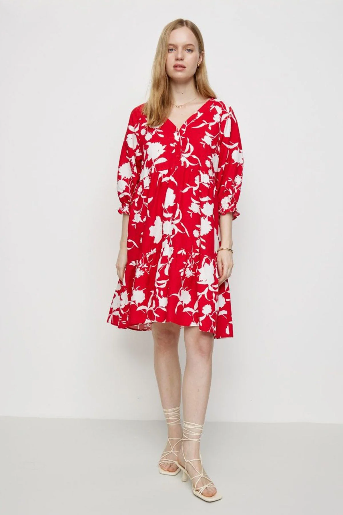 Платье с объёмным флоральным принтом, 40р