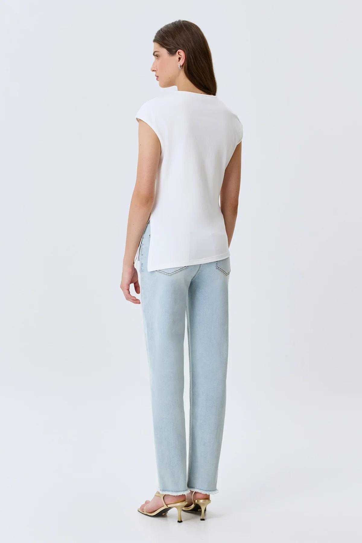 Асимметричный топ с высоким разрезом, 50