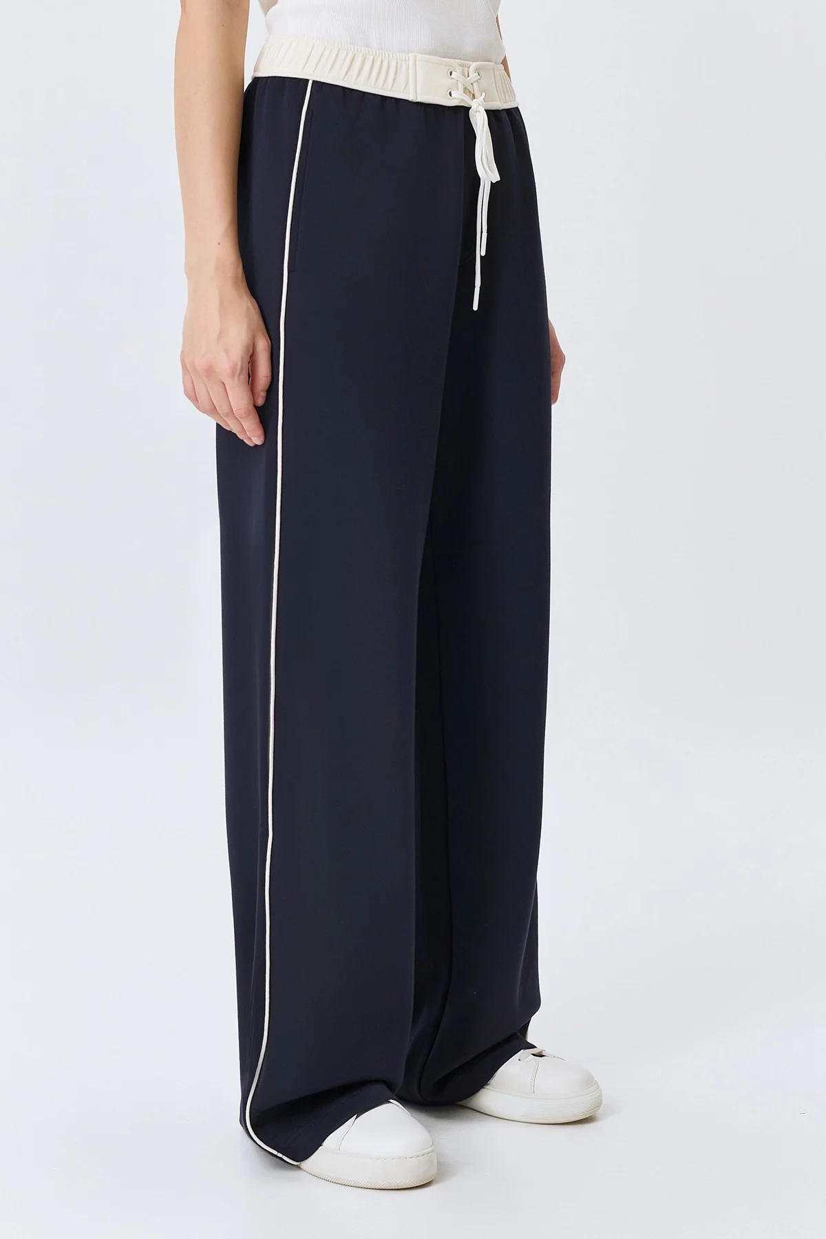 Трикотажные брюки в спортивном стиле, 48