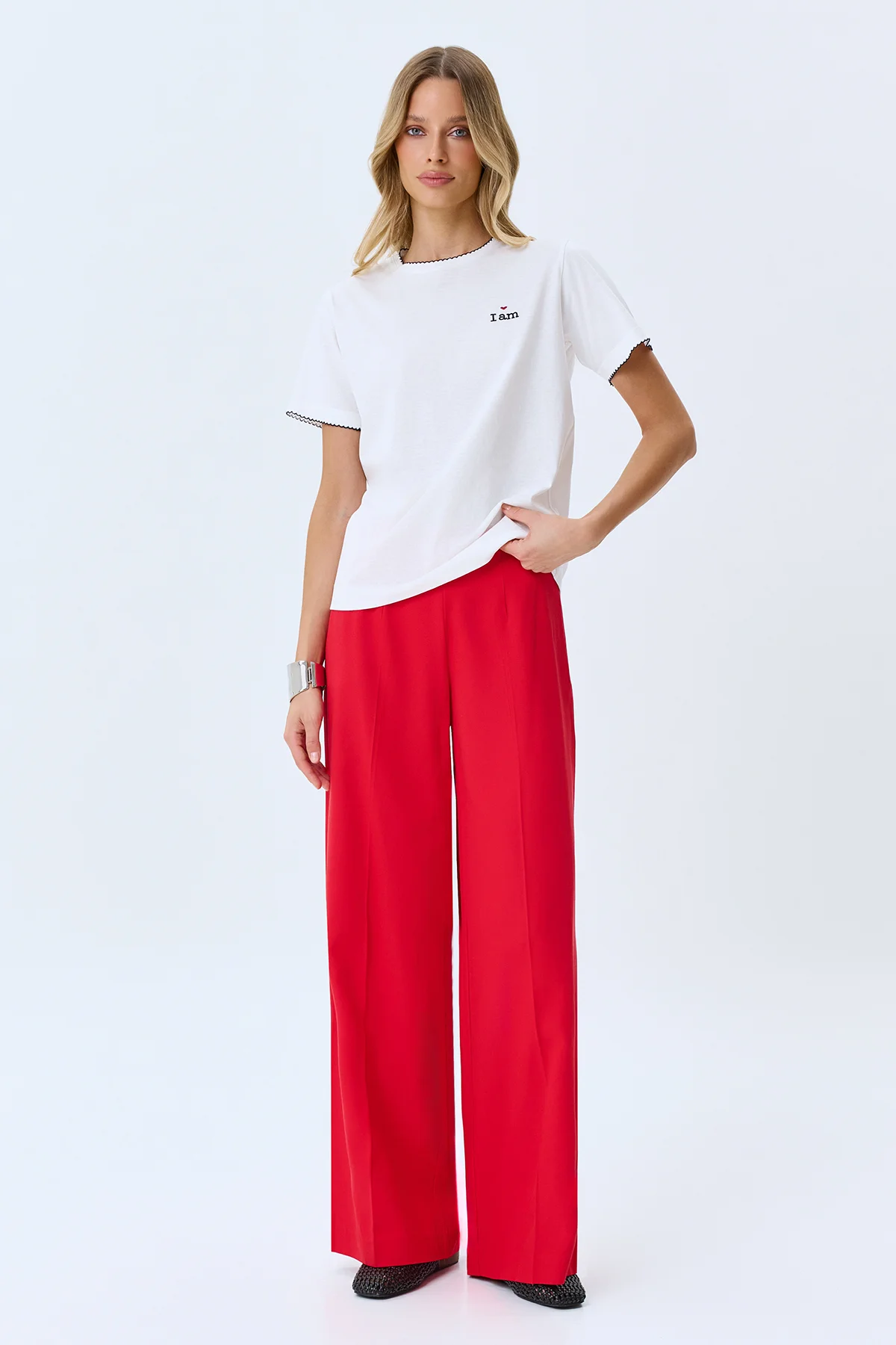 Футболка из тенселя с деликатной вышивкой, 44