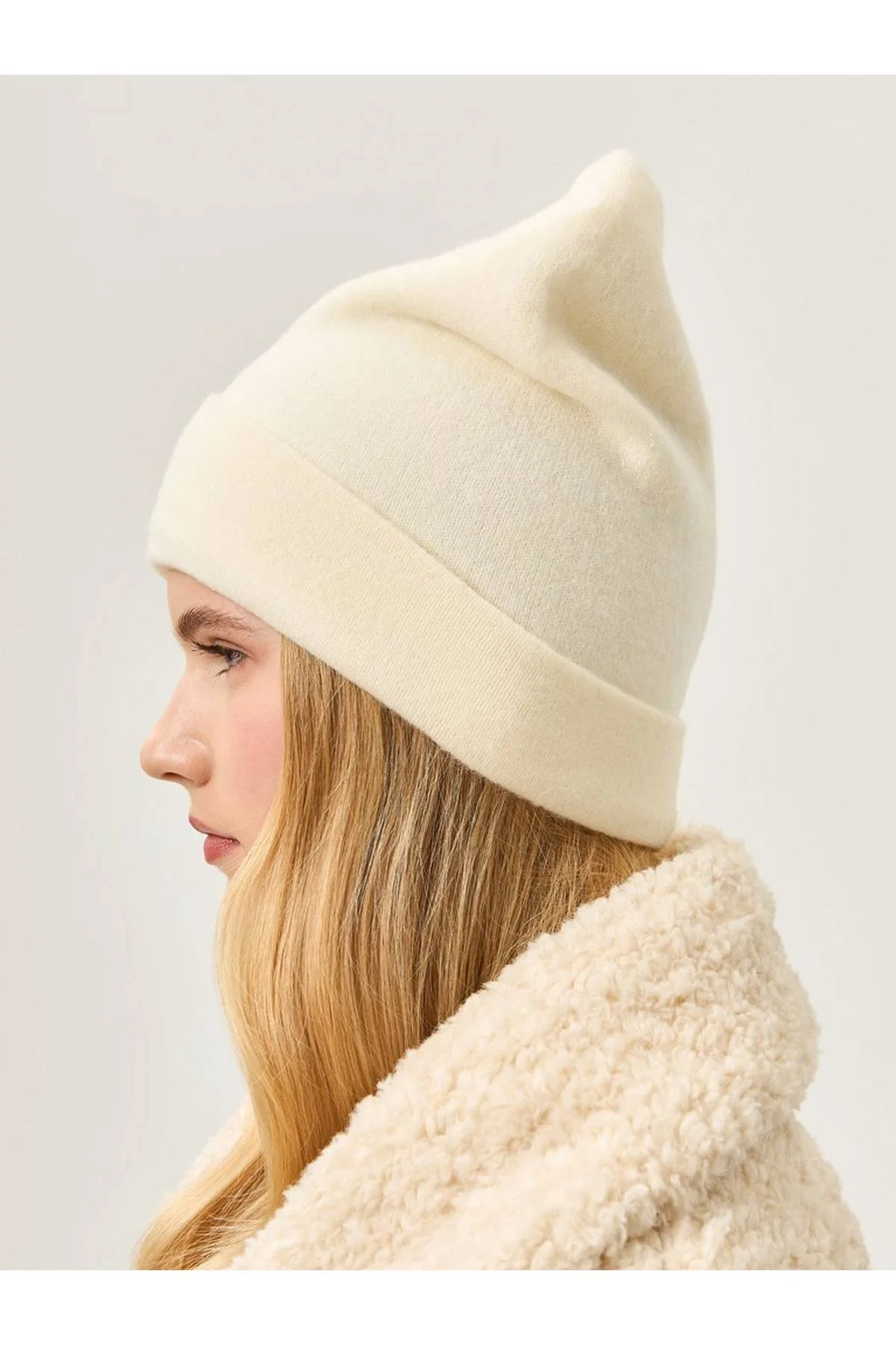 Шапка молочная, One