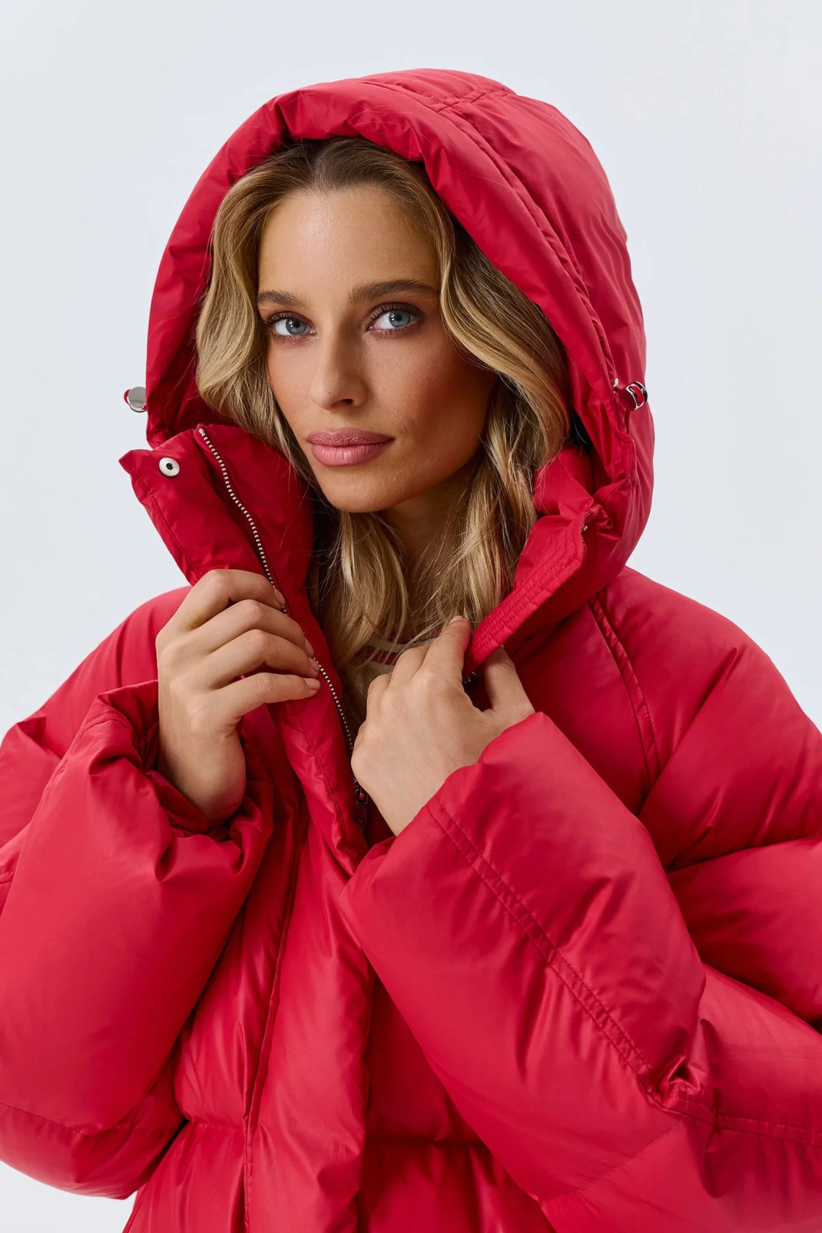 Яркий красный пуховик Oversize, 40