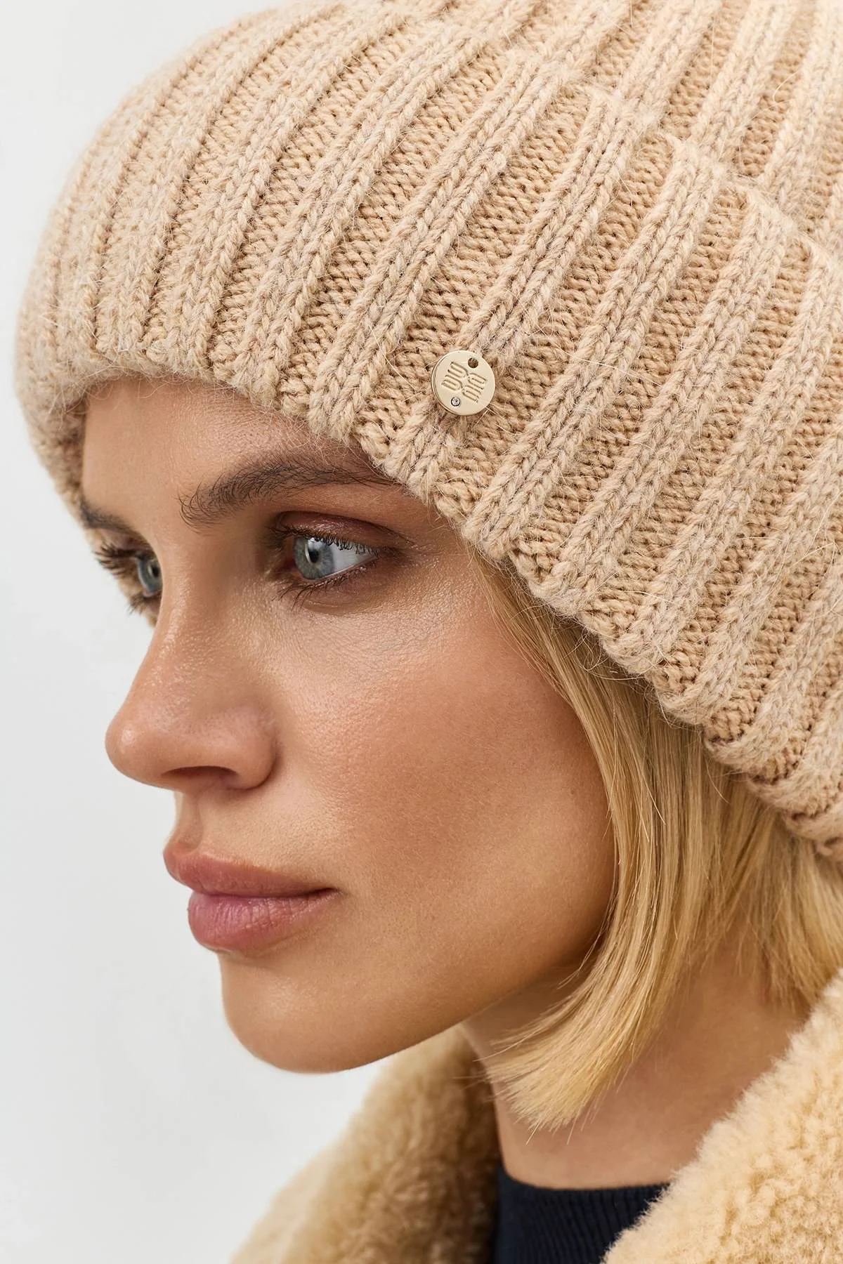 Объемная шапка в рубчик, One