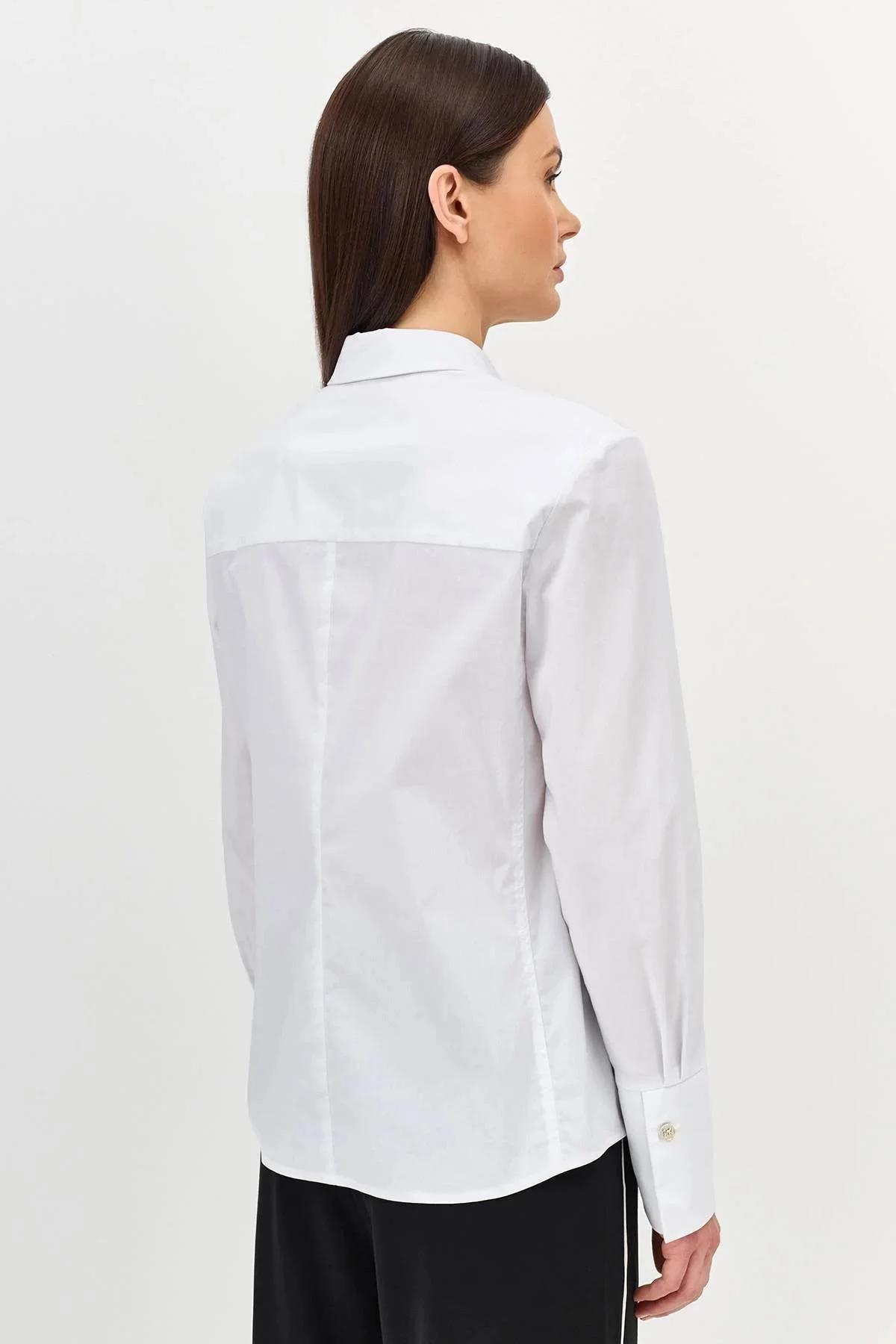 Приталенная рубашка в белом цвете, 42