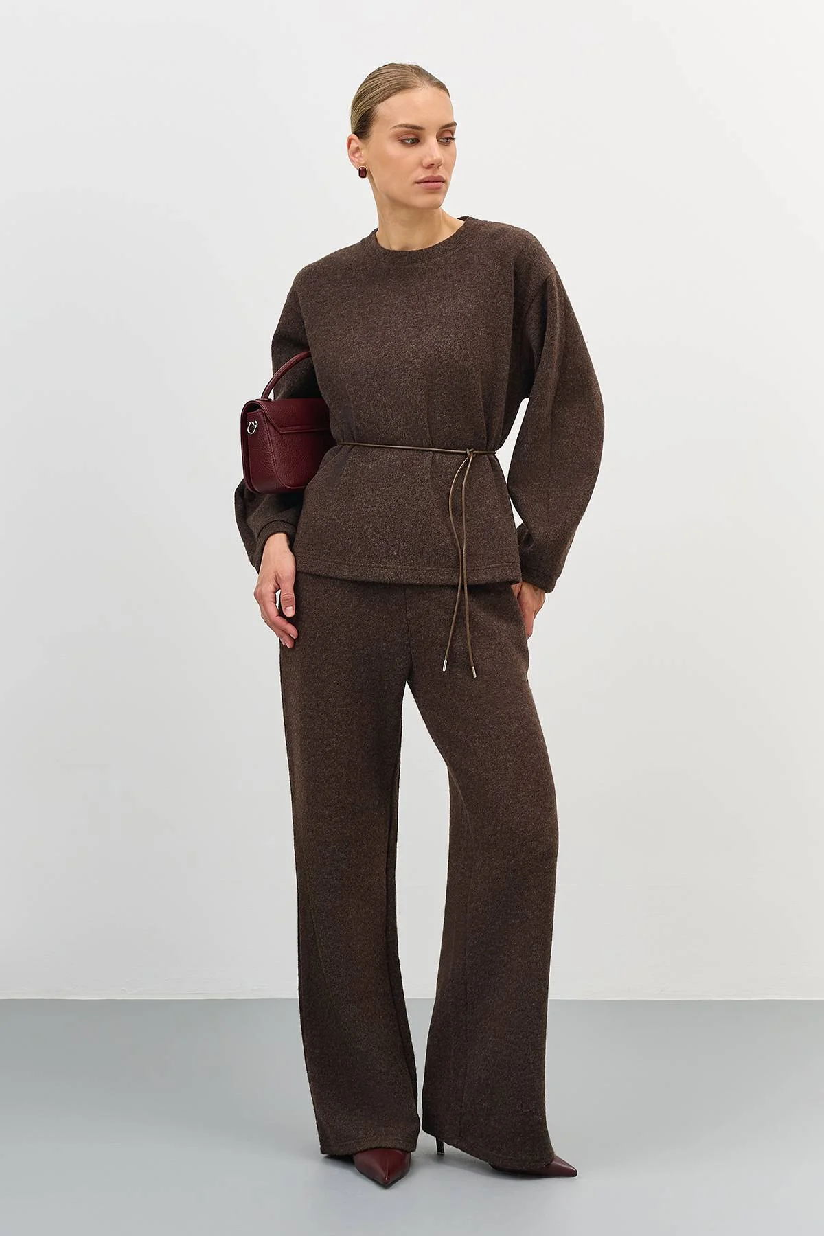 Лимитированная серия теплые трикотажные брюки и ремень, 44 Лимитированная серия теплые трикотажные брюки и ремень, 44