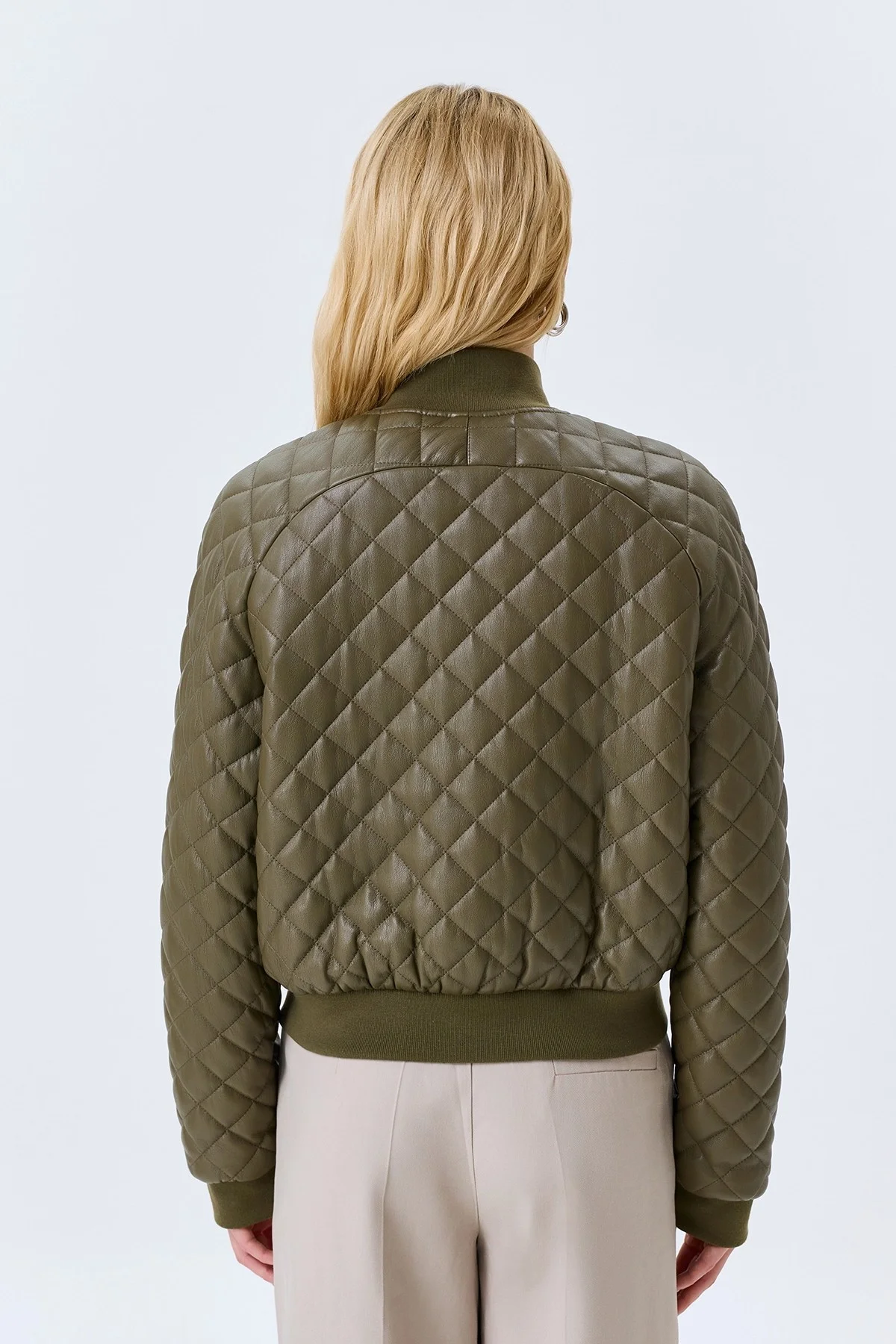 Стеганый бомбер из эко кожи, 48