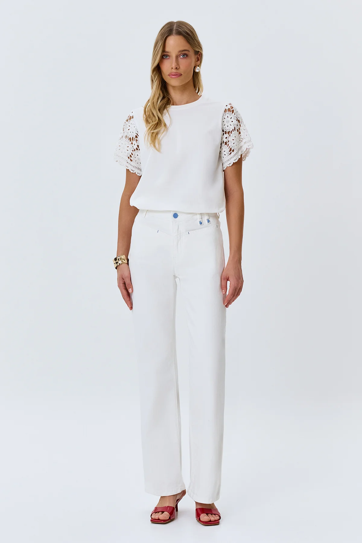 Белые джинсы с вышивкой и цветной фурнитурой, 42