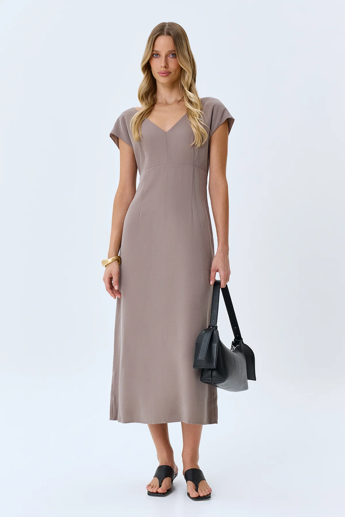 Приталенное платье с V-образным вырезом, 52