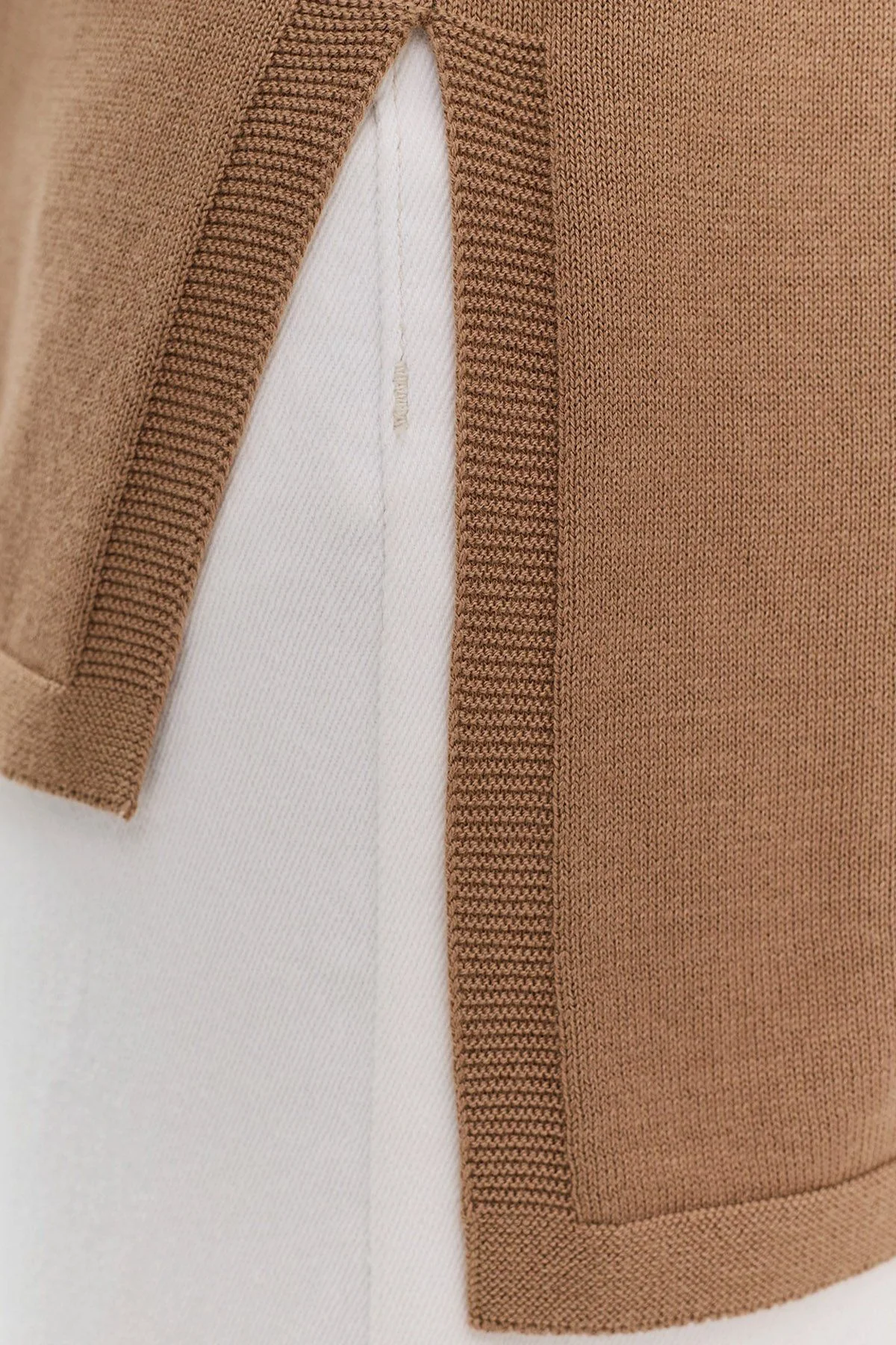 Трикотажный джемпер с удлинённой спинкой и разрезами по бокам, 52р