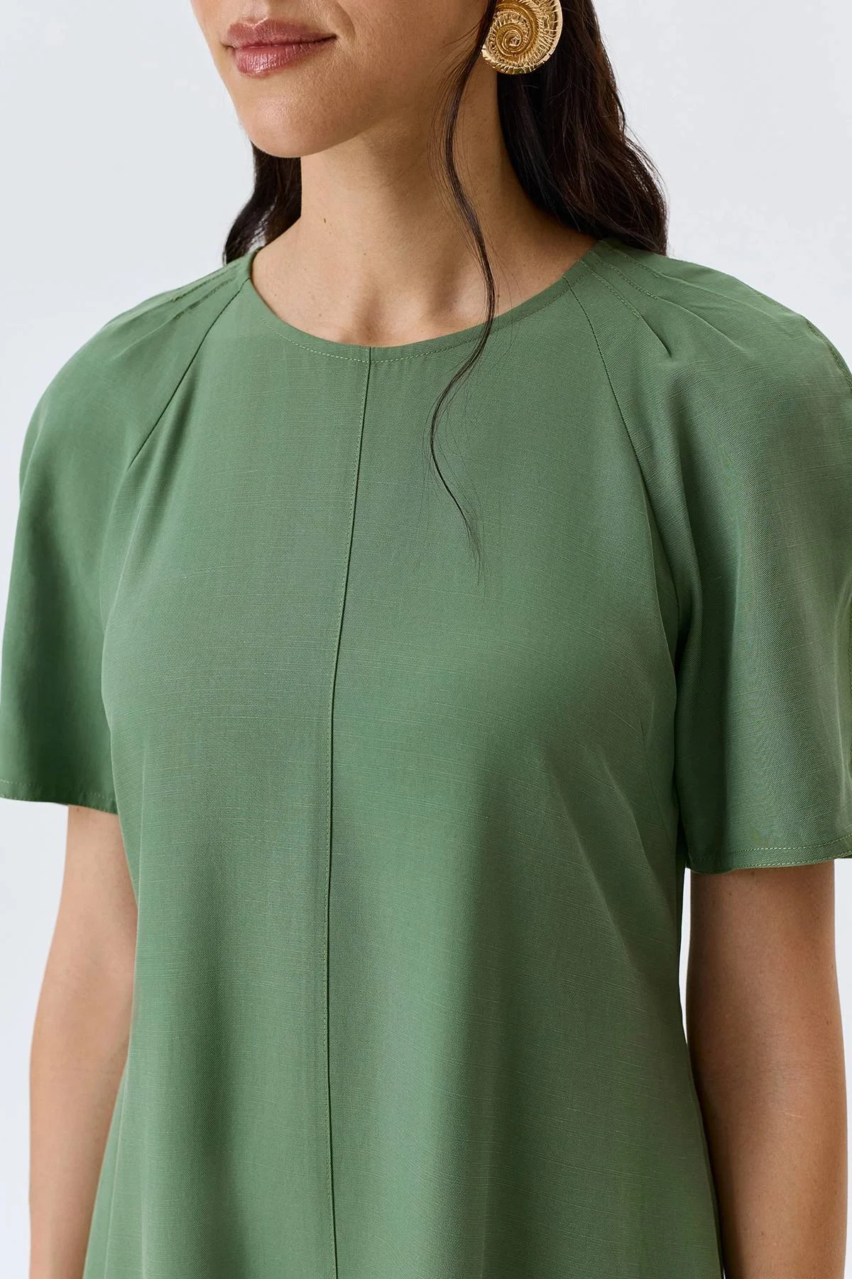 Платье А-силуэта с деталью на спинке в темно-зеленом цвете, 52