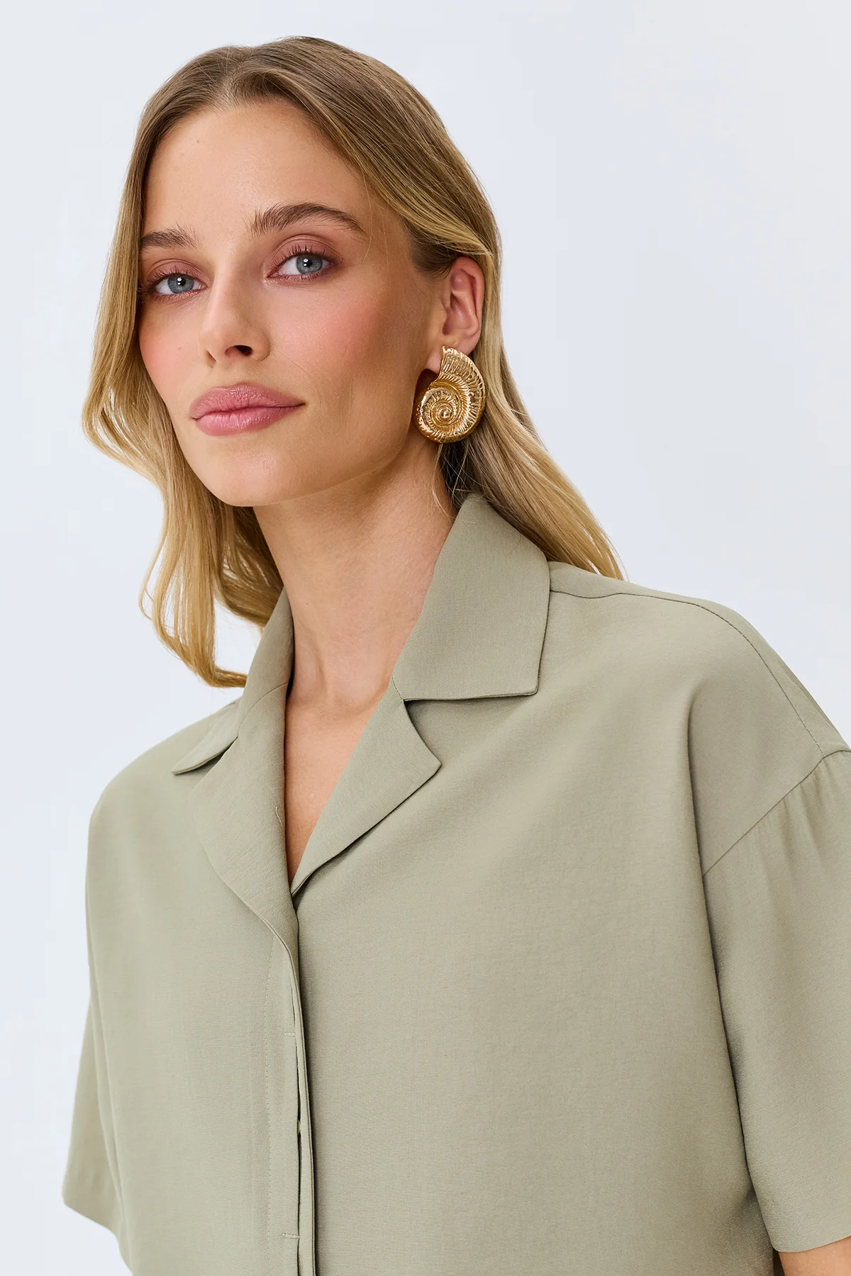 Классическая блузка из вискозы, 48