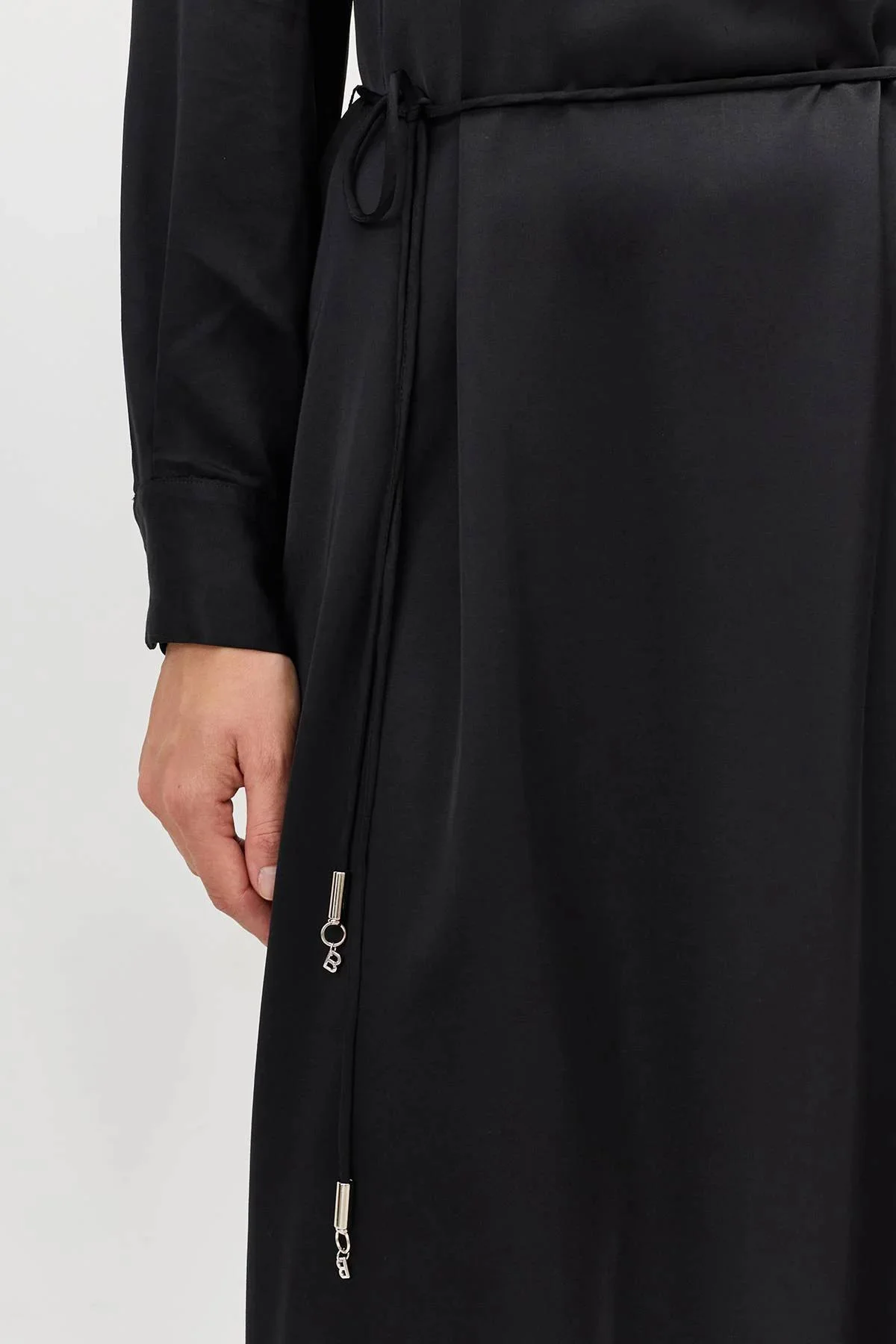 Платье с декоративной цепочкой, 46