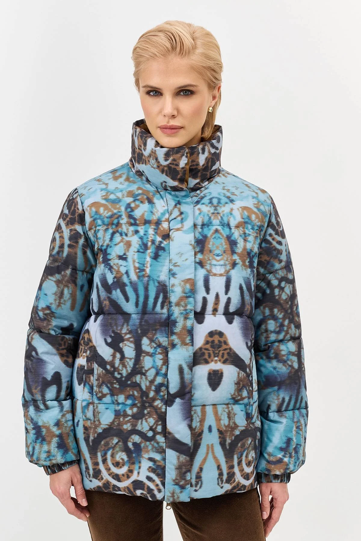 Лимитированная серия яркая куртка в изумрудном цвете с косынкой, 36