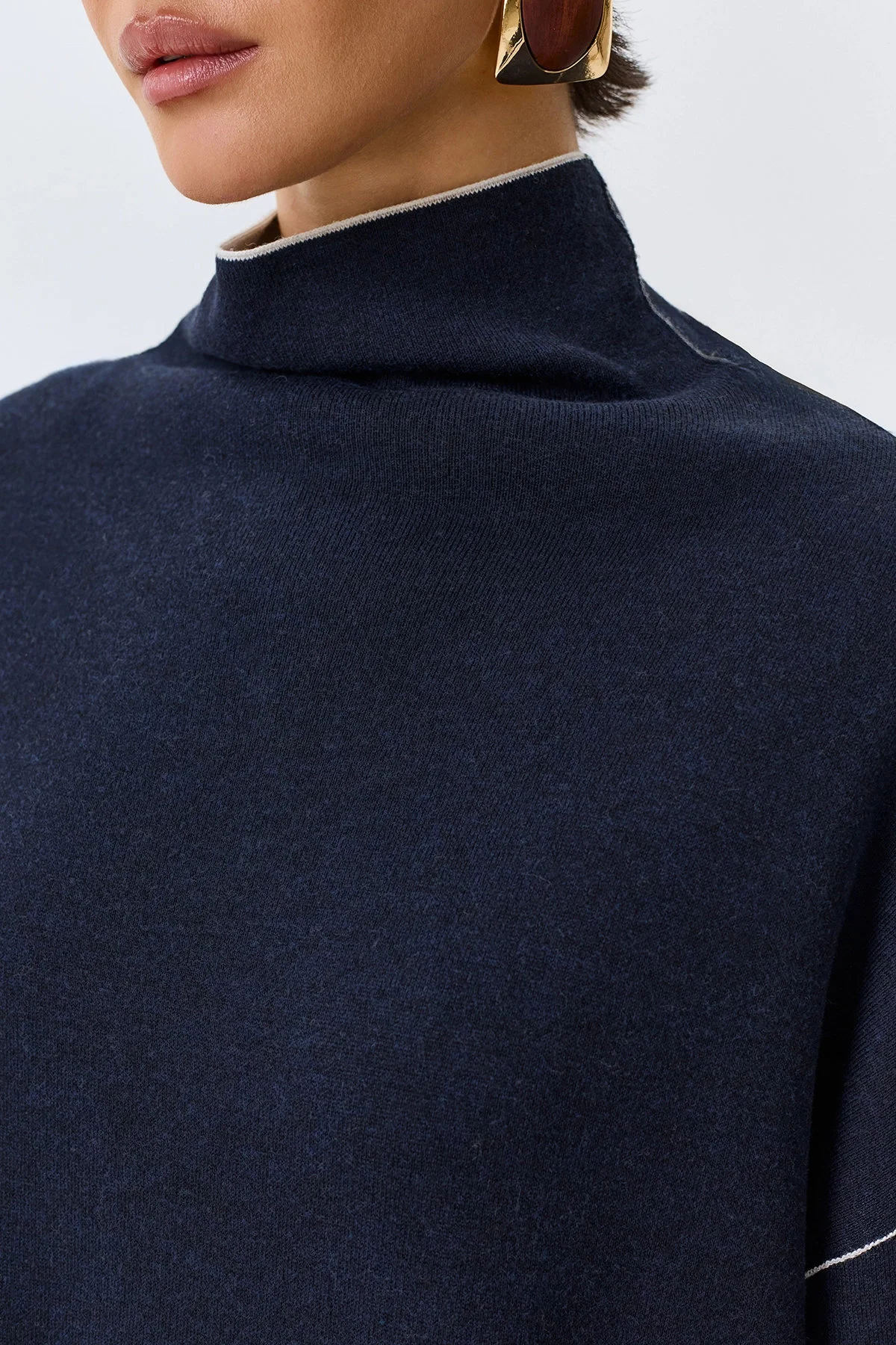 Oversize джемпер с контрастными кантами, 34