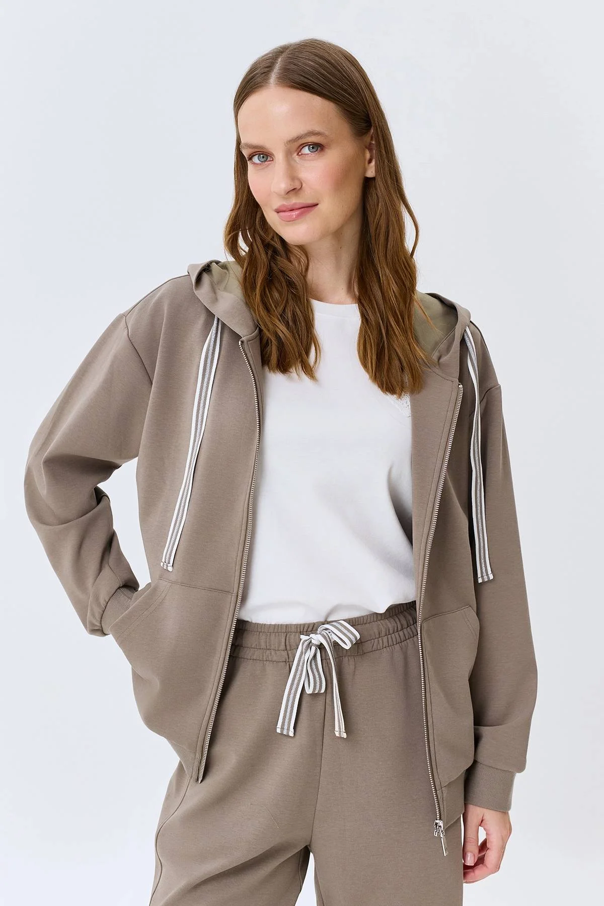 Худи на молнии с контрастной тесьмой, 46