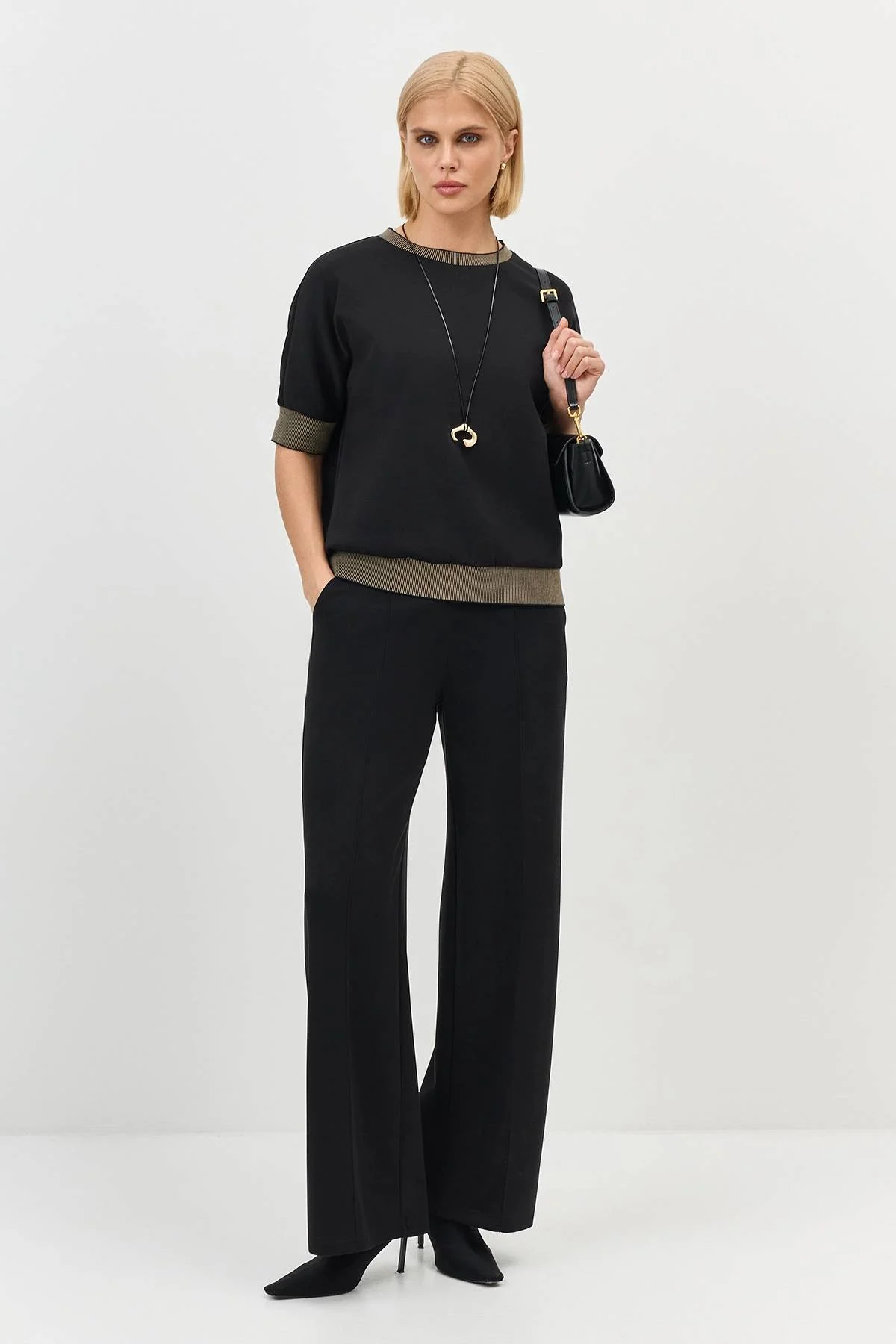 Широкие струящиеся брюки, 40