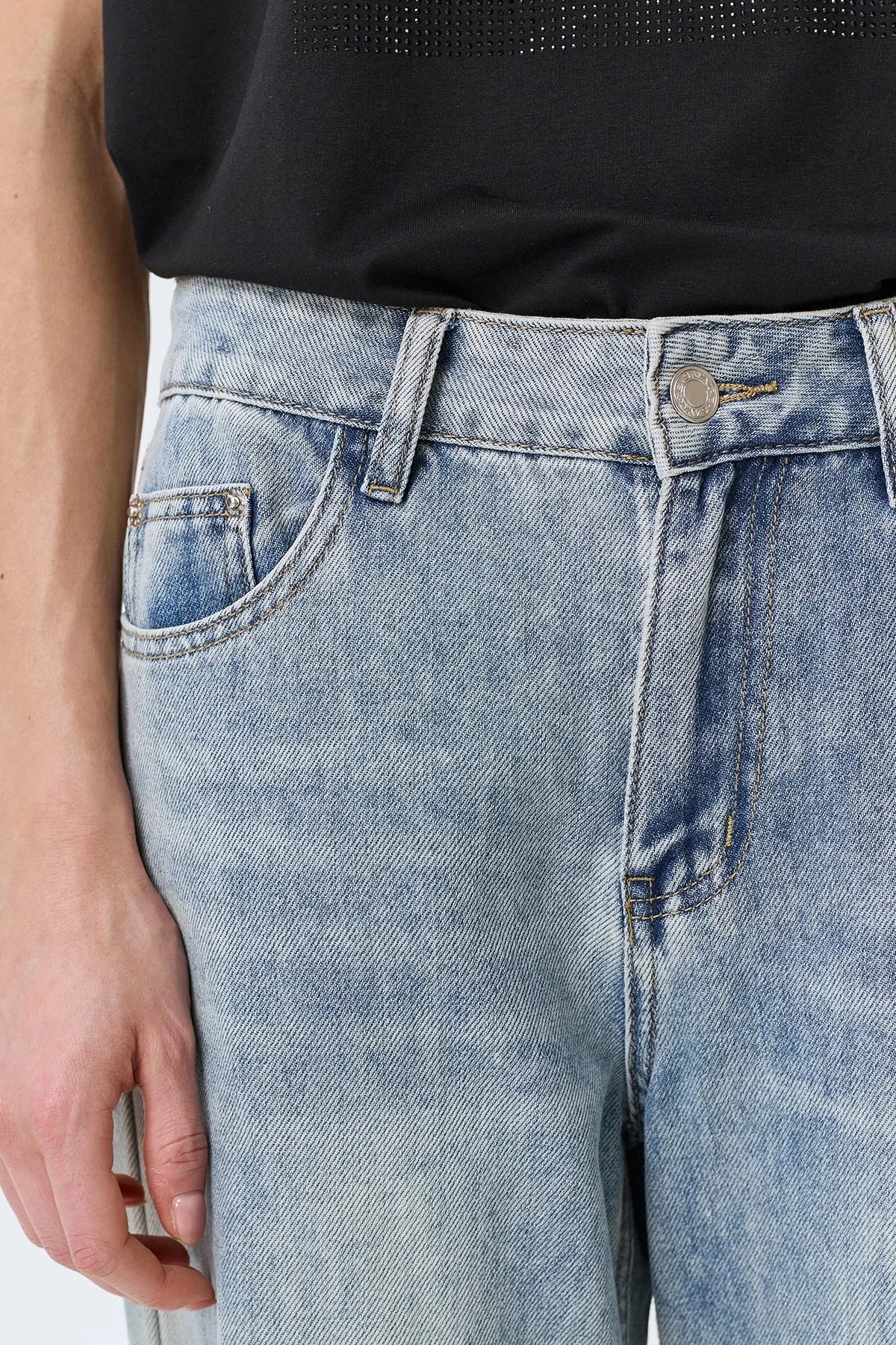 Свободные джинсы с деликатной варкой, 48