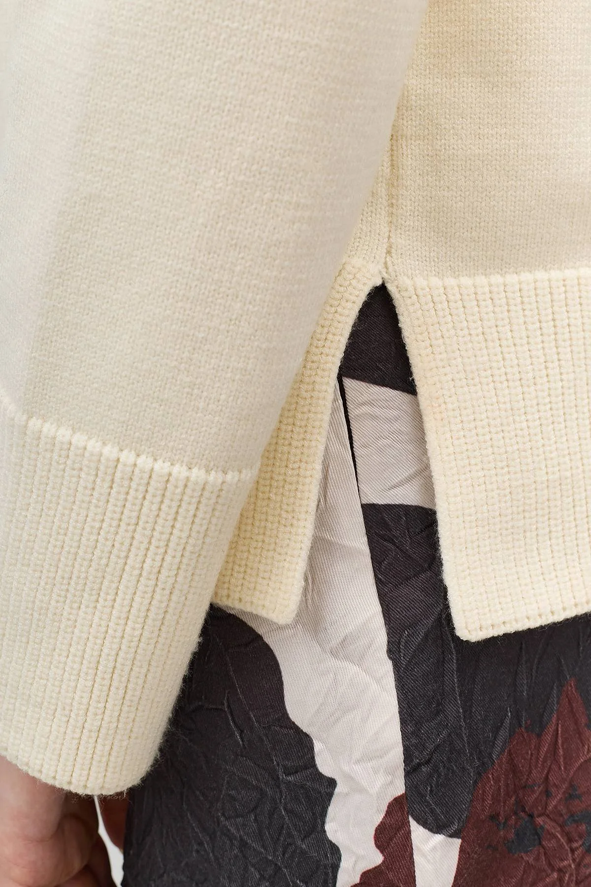 Джемпер с воротником гольф, 44