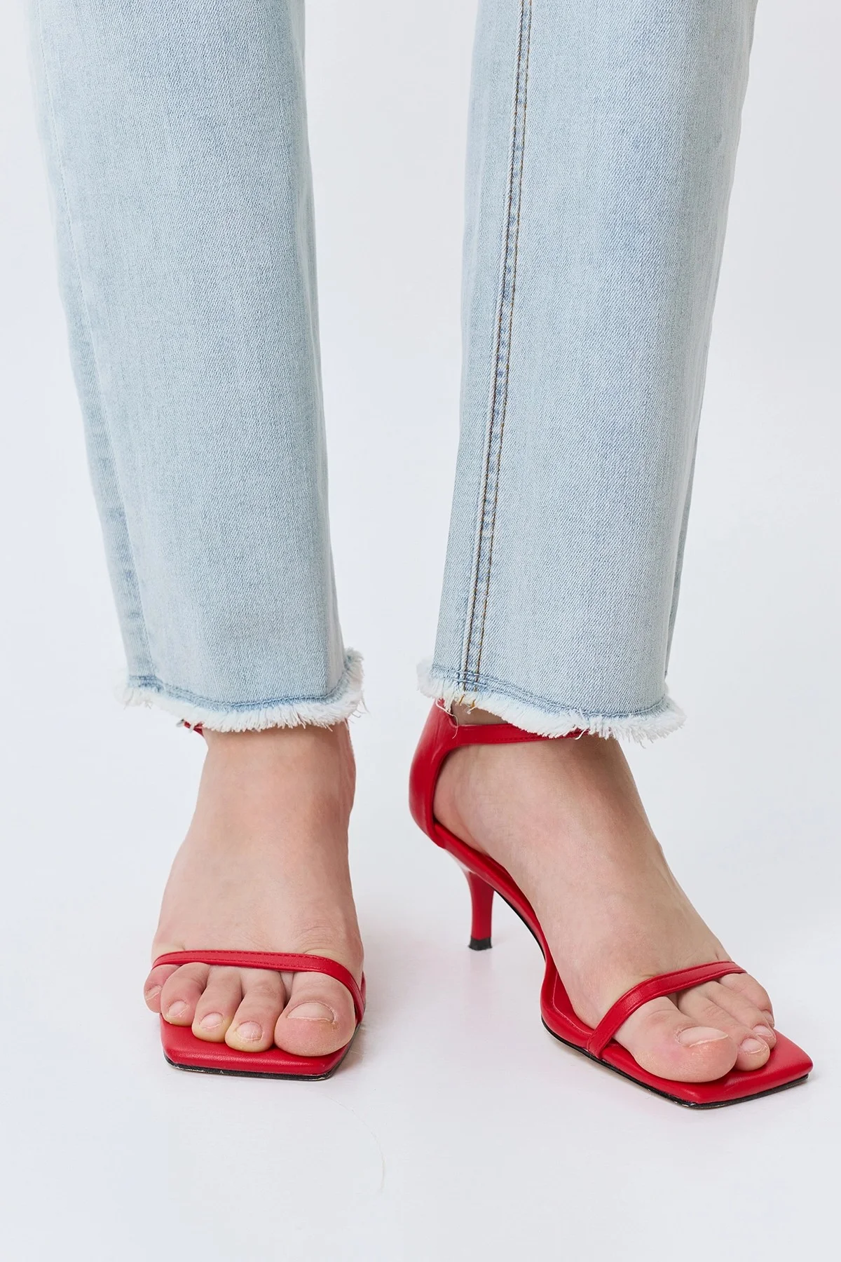 Светлые зауженные джинсы, 52