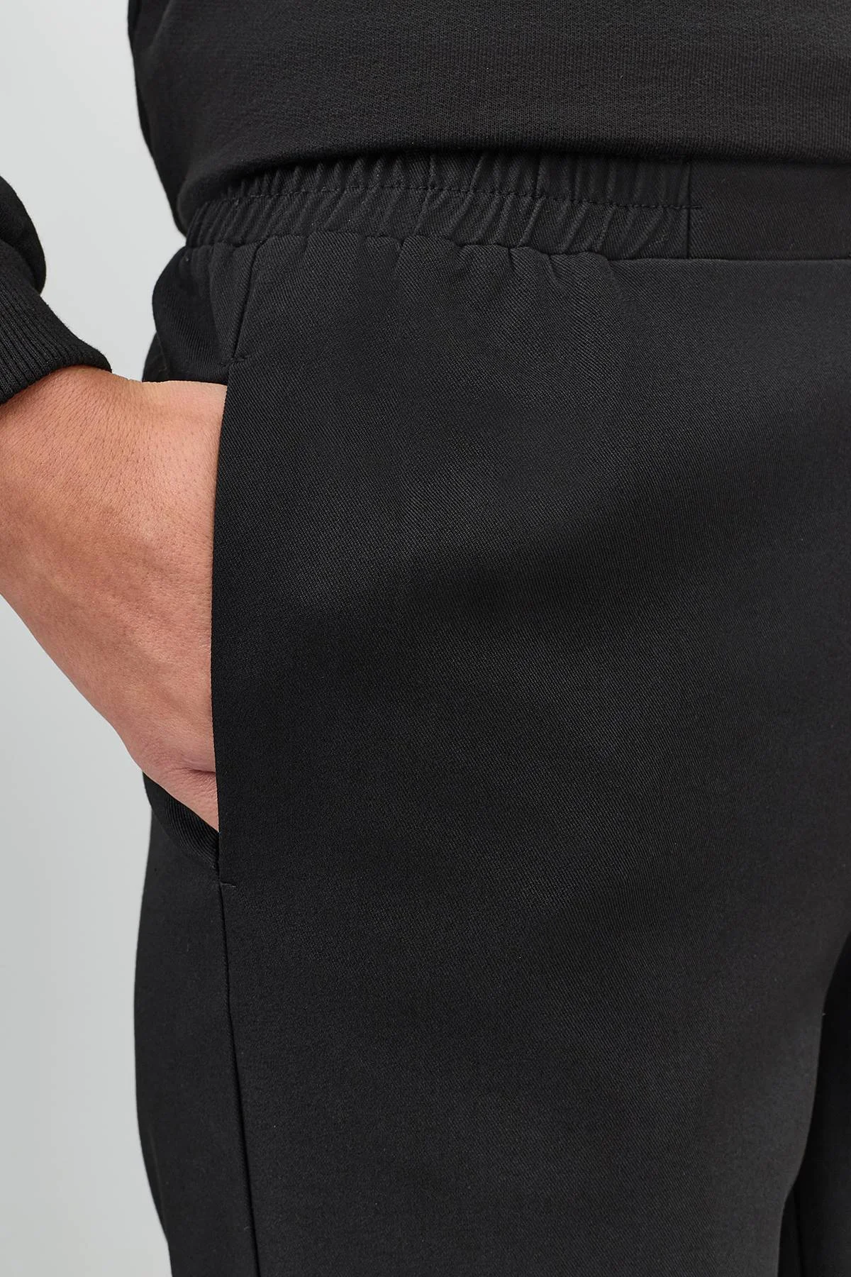 Черные брюки с карманами, 44