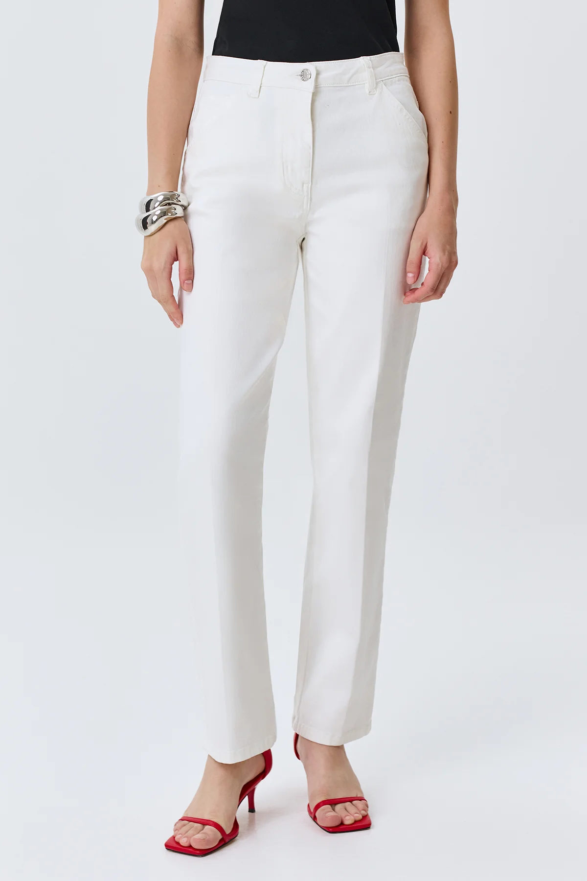 Прямые джинсы с акцентными швами, 52