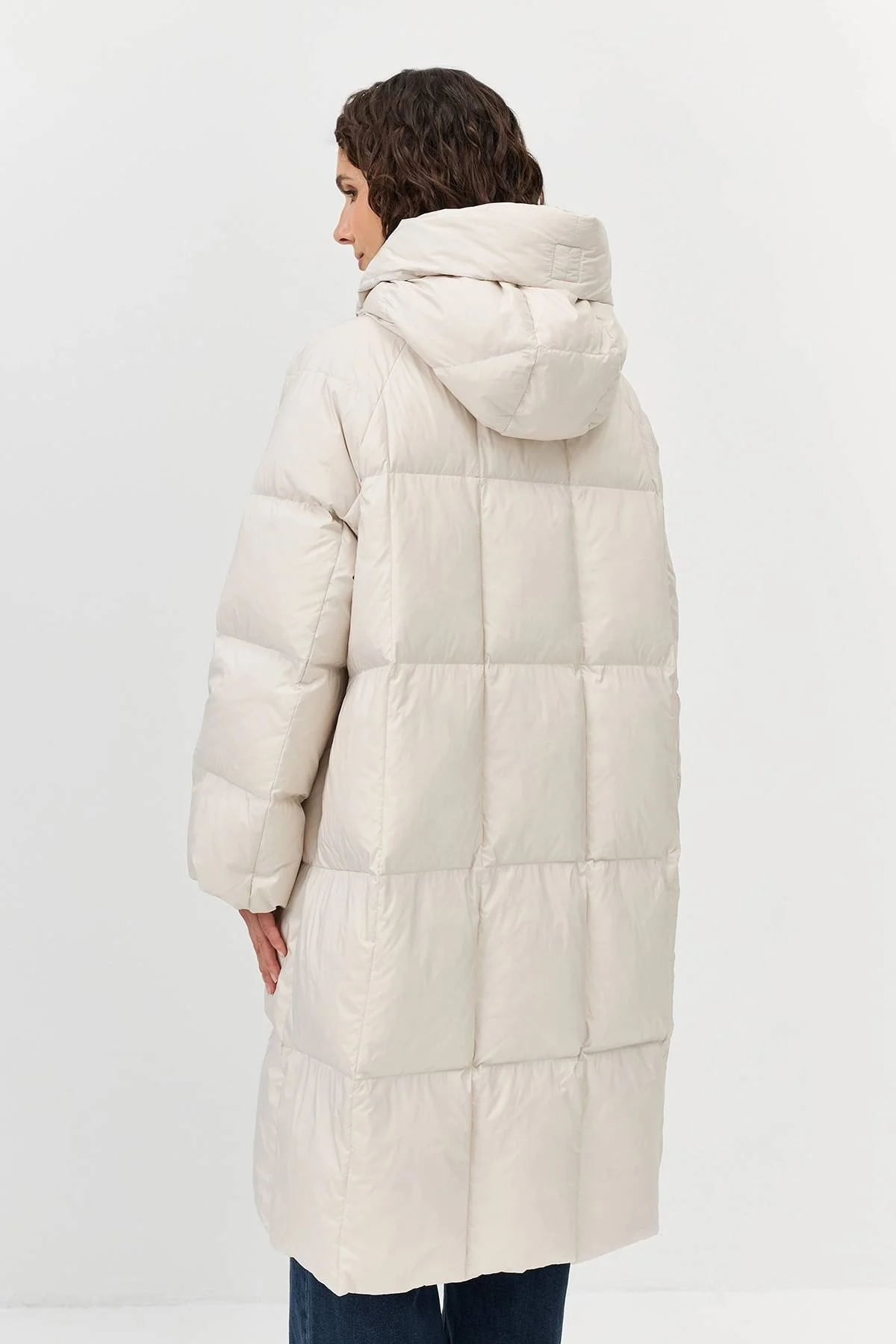 Лимитированная серия жемчужный пуховик с квадратной стежкой с палантином, 44