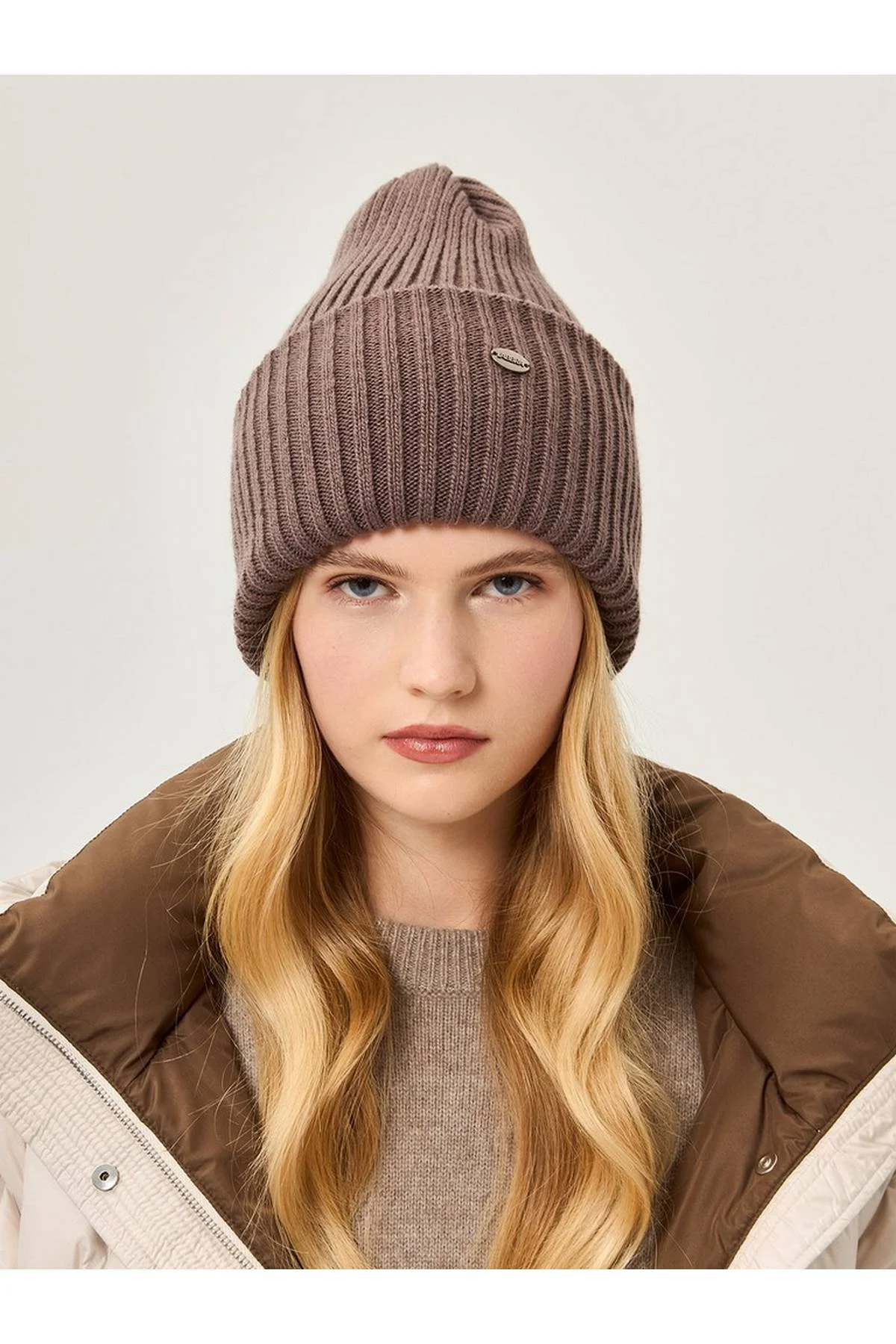 Шапка серо-коричневая, One