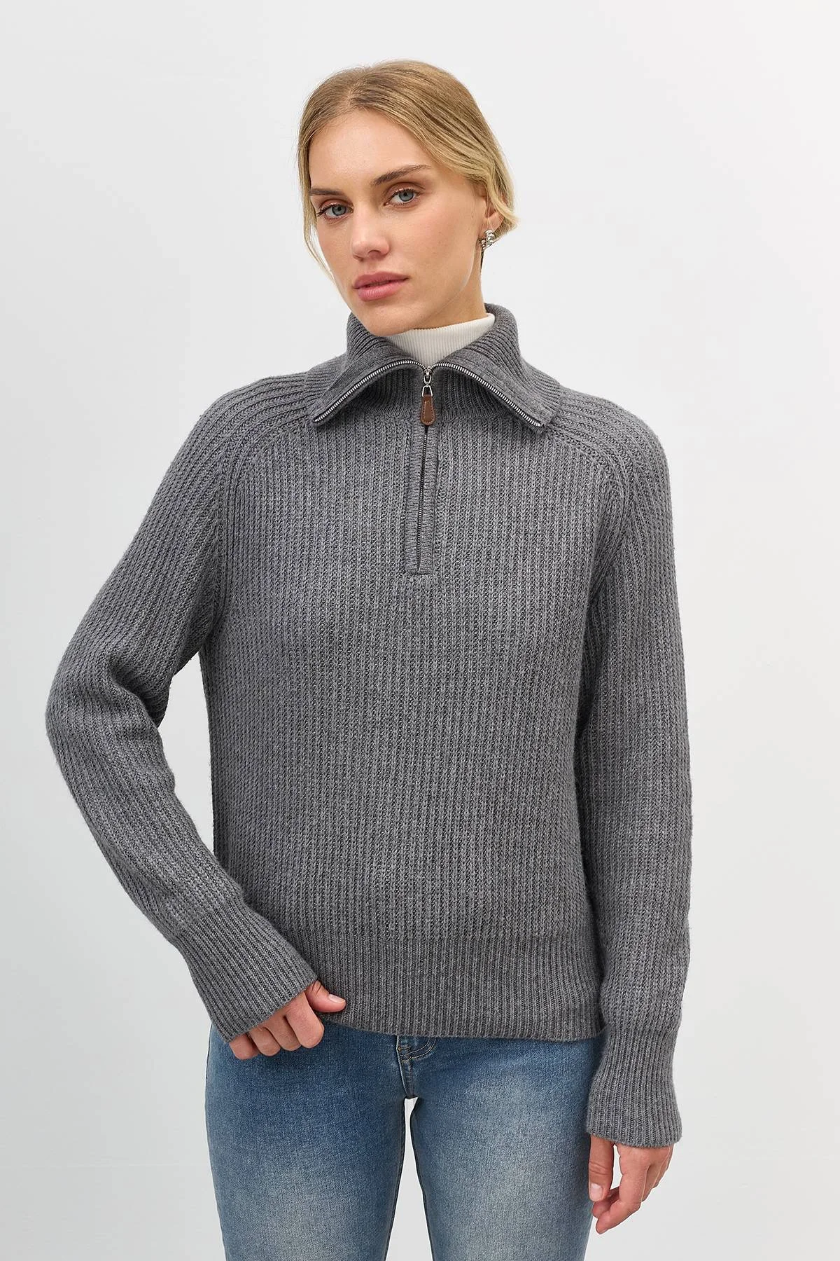 Лимитированная серия серый свитер с отложным воротником на молнии и ремень, 46