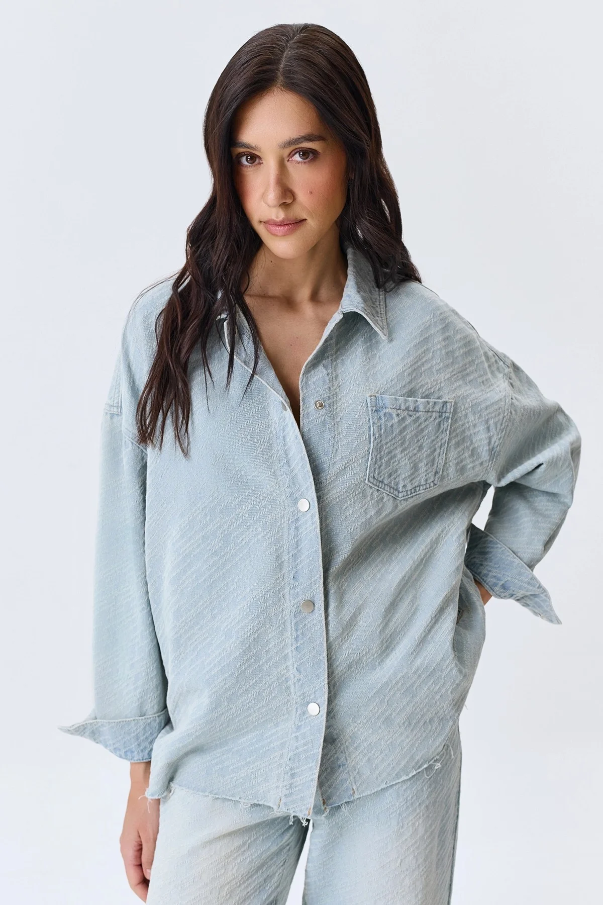 Рубашка из фактурного денима, 52