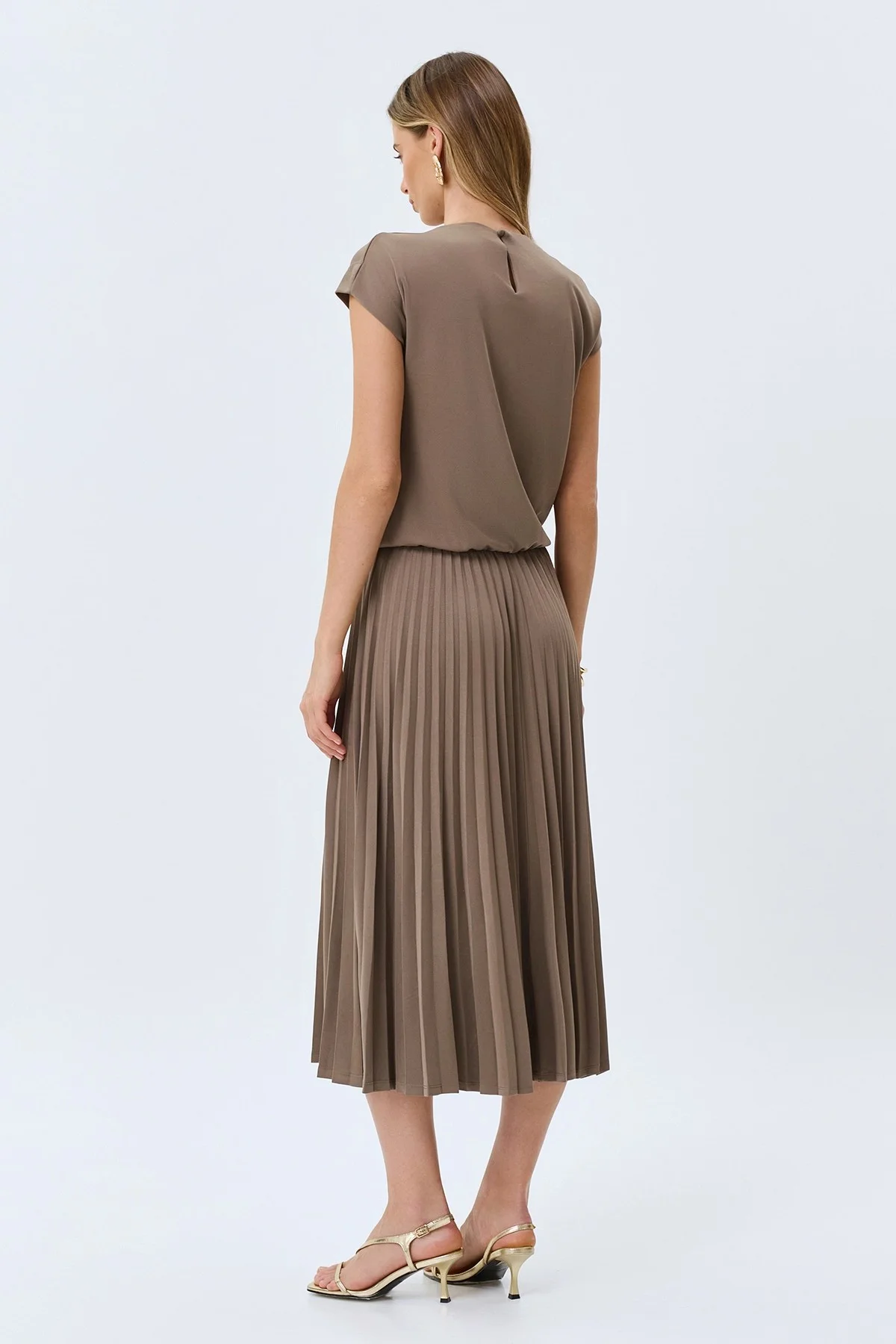 Трикотажное платье с драпировкой и юбкой плиссе, 46