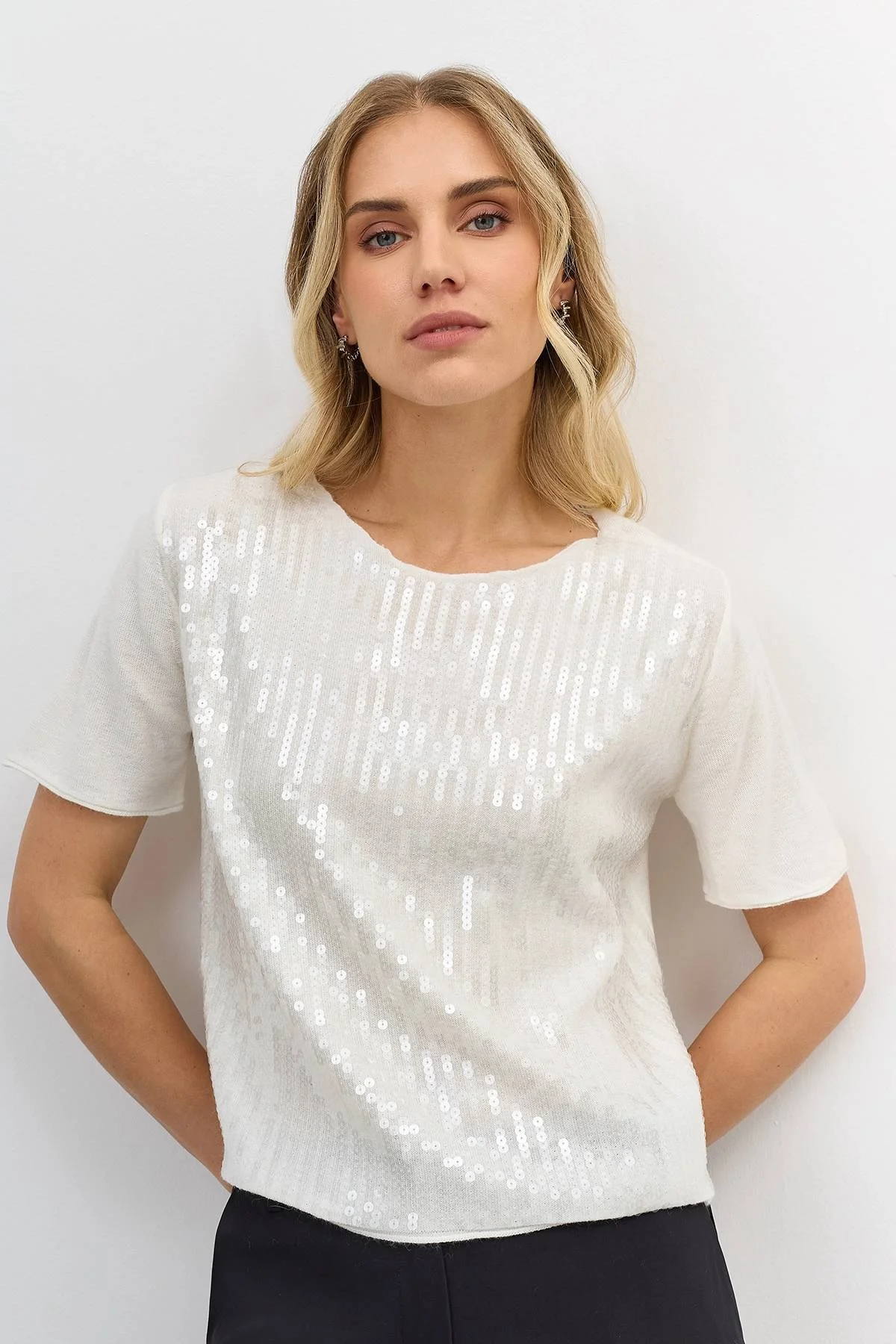 Джемпер с деликатными пайетками, 44