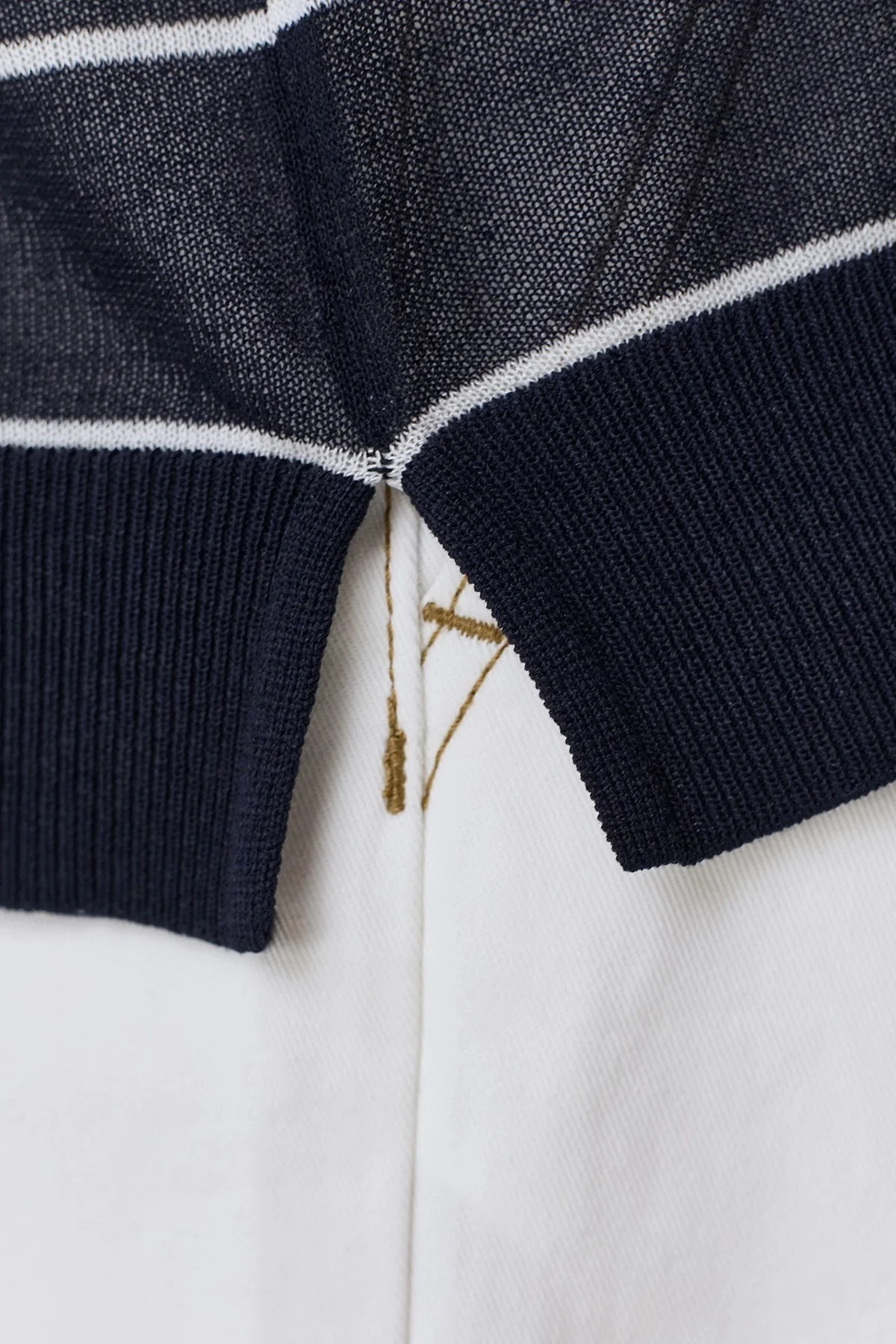 Полупрозрачный джемпер в тонкую полоску, 46