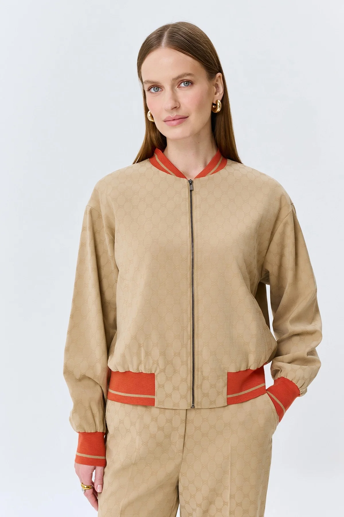 Бомбер из брендированного текстиля, 36