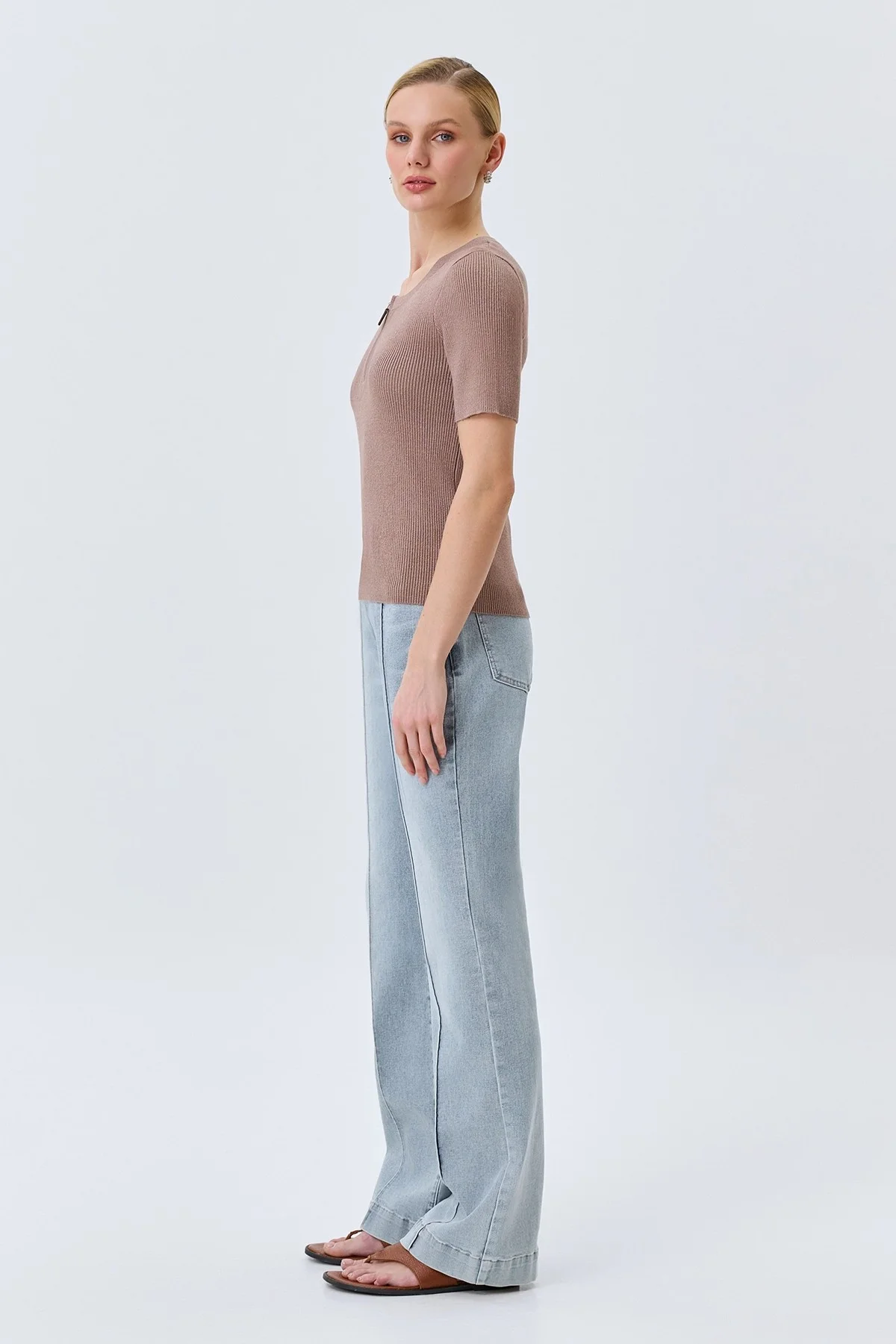 Джинсы bootcut с акцентными стрелками, 52