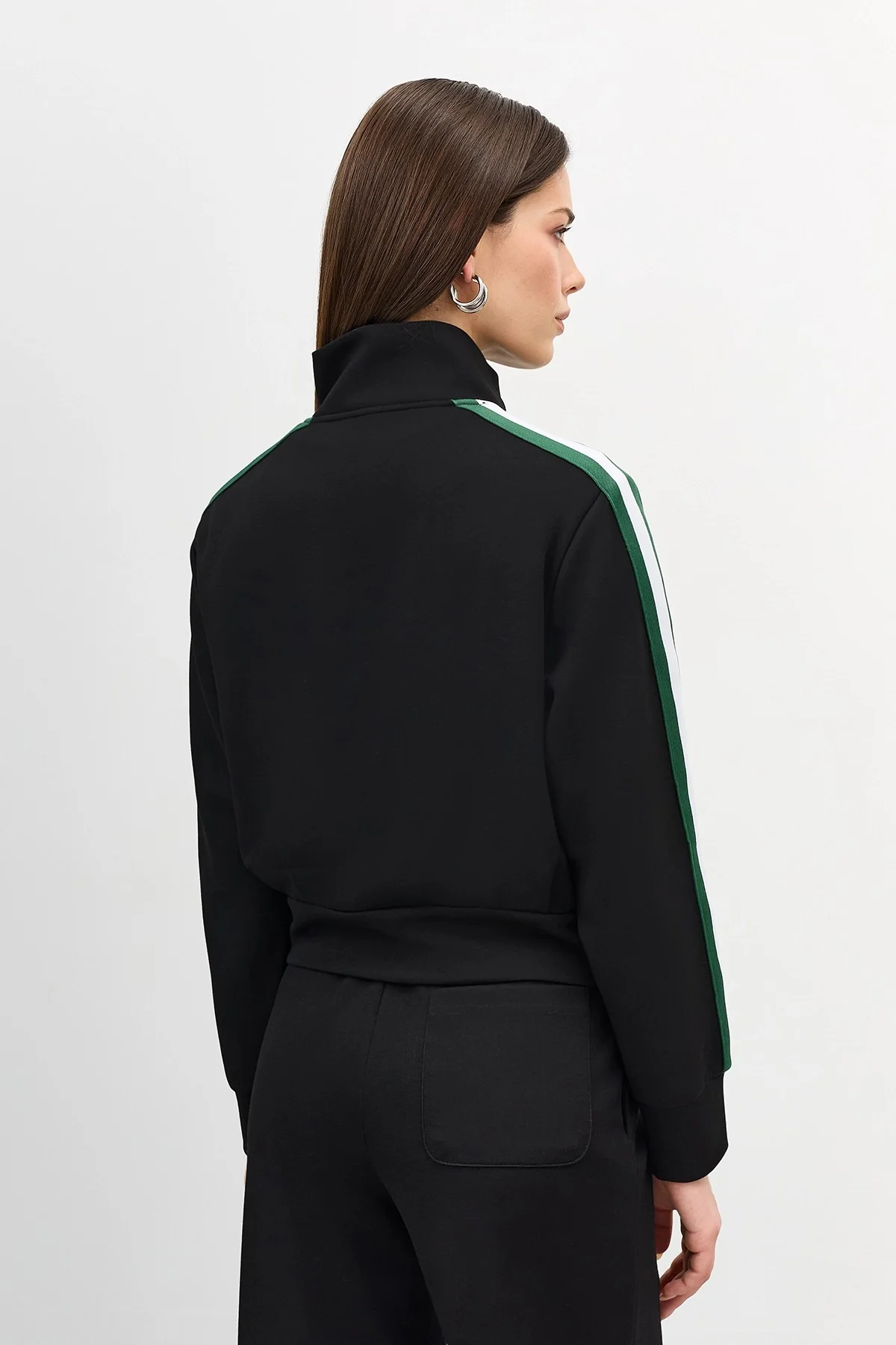 Трикотажный бомбер в спортивном стиле,44