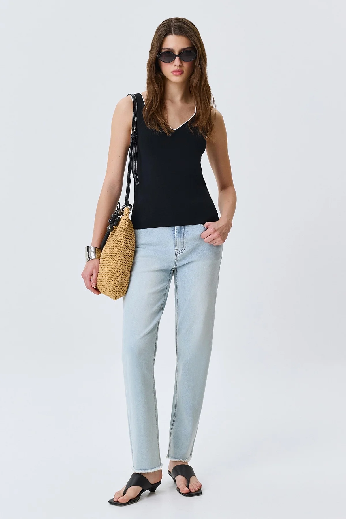 Топ из вискозы с контрастным кантом, 50