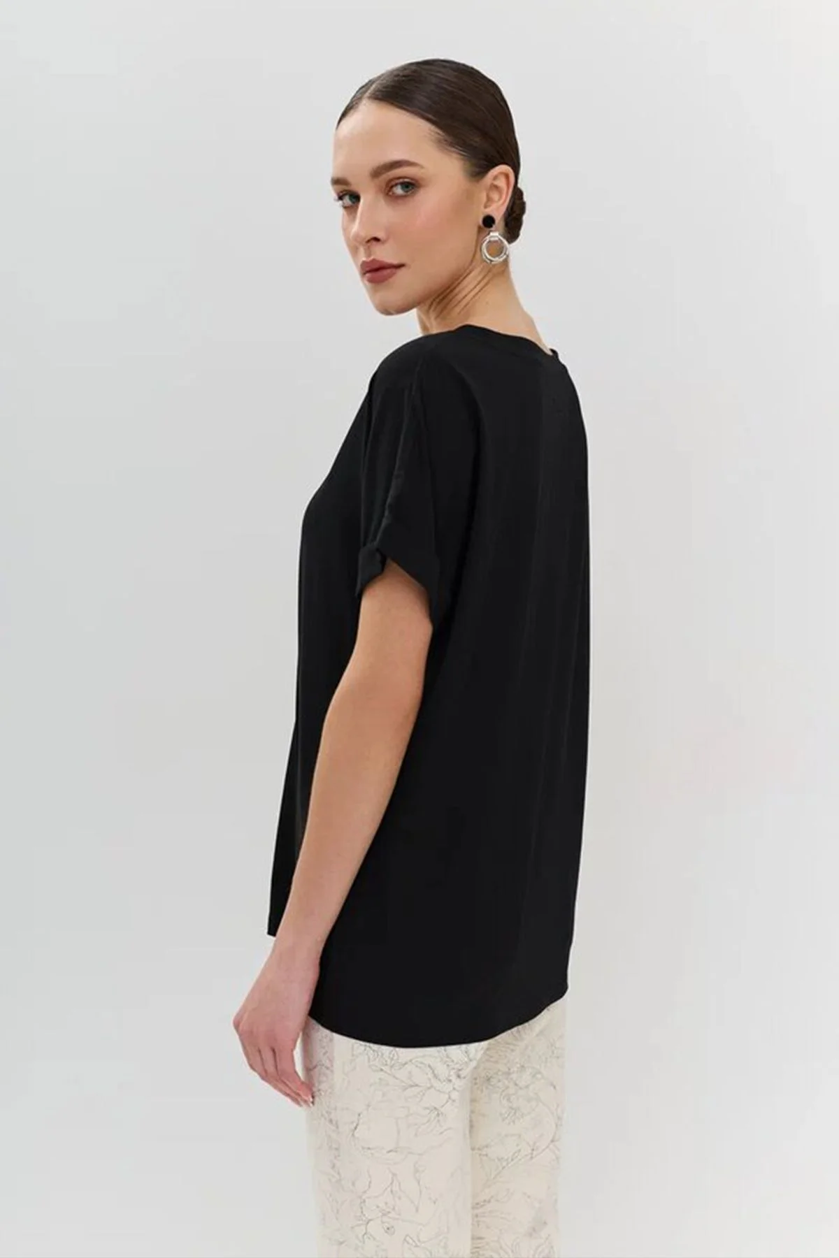 Стильная футболка с круглым вырезом на горловине, 54р