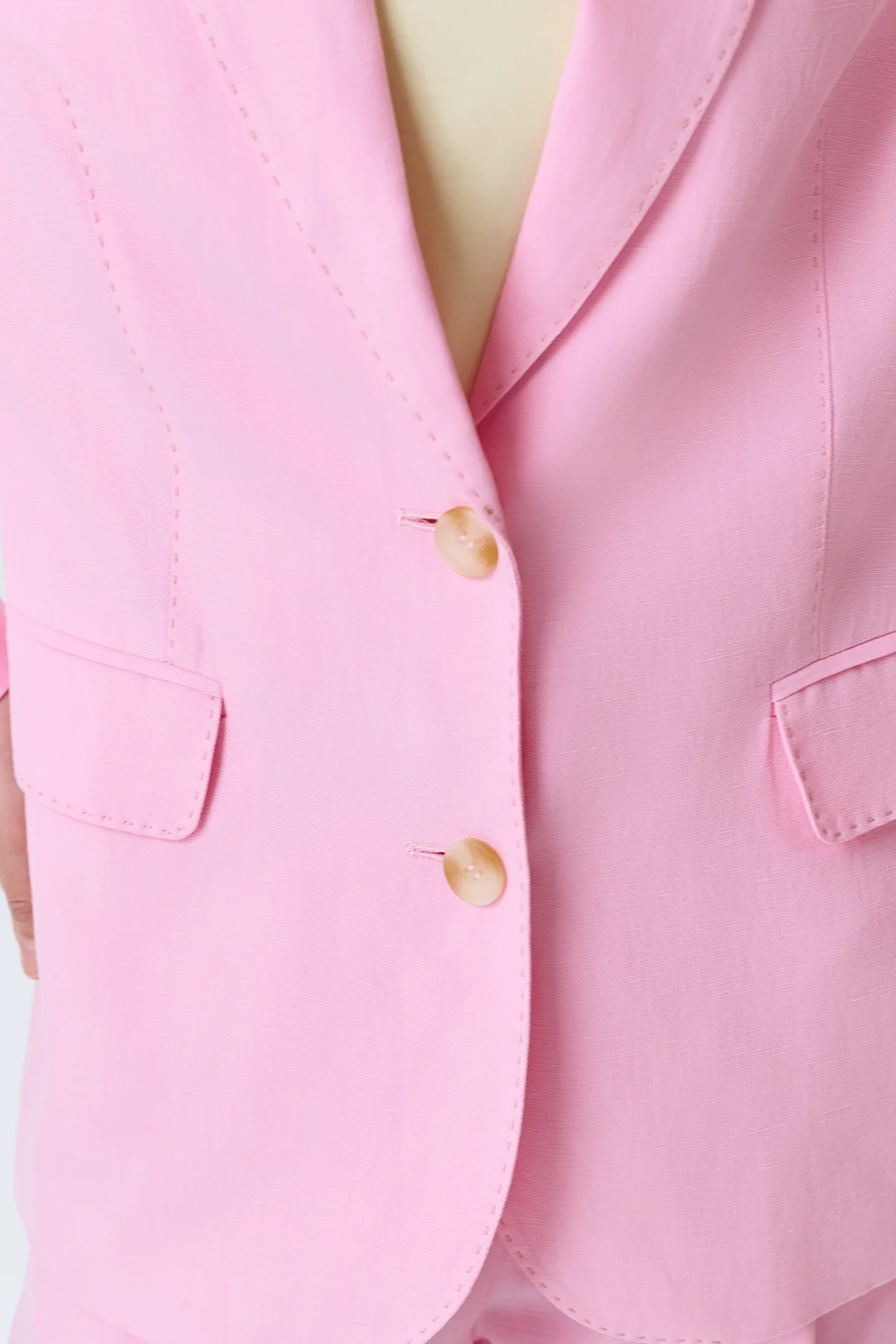 Яркий однобортный жакет из тенселя, 52