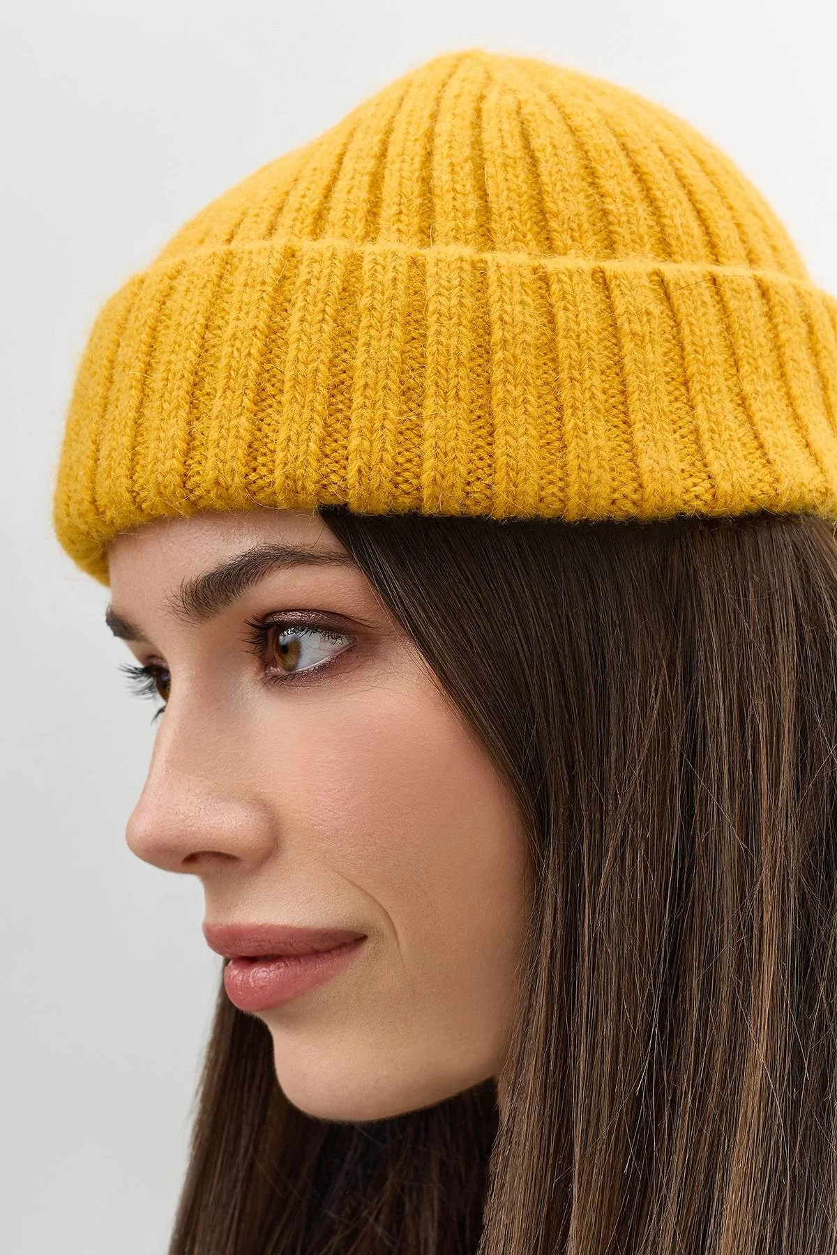 Желая шапка бини в рубчик с ангорой, One