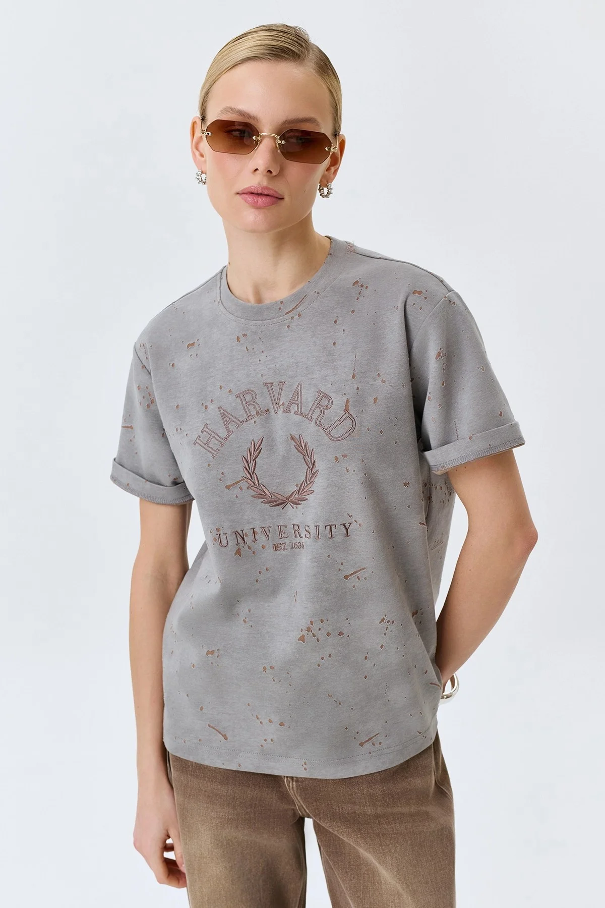 Футболка с дестроями в стиле "College", 42